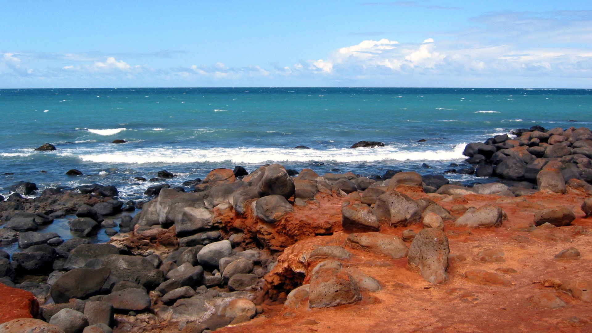 Каменистый берег