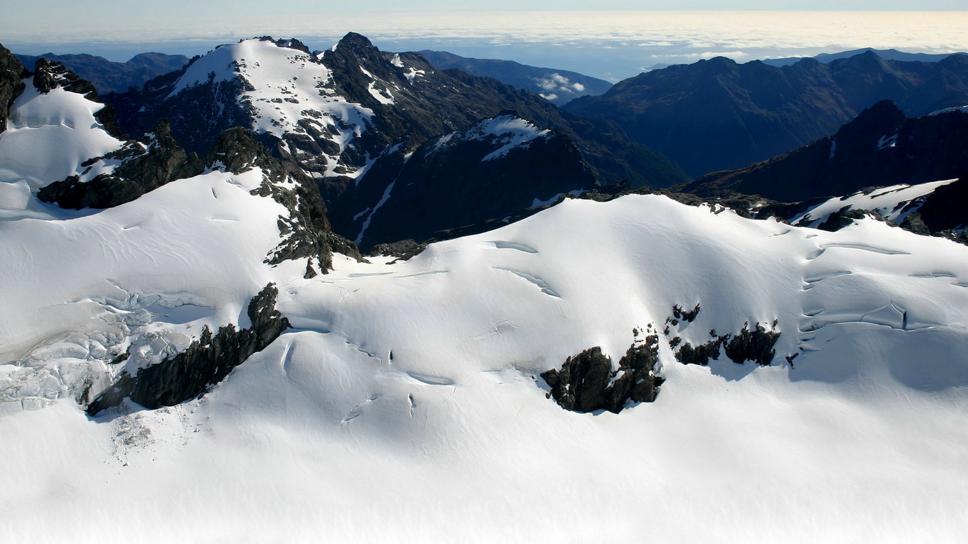 Снег, горы и небо