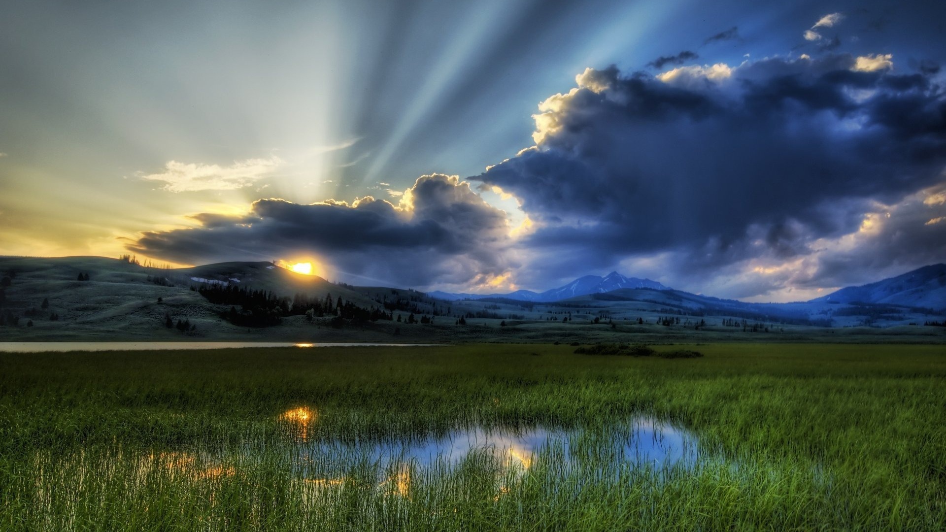 Рассвет над долиной