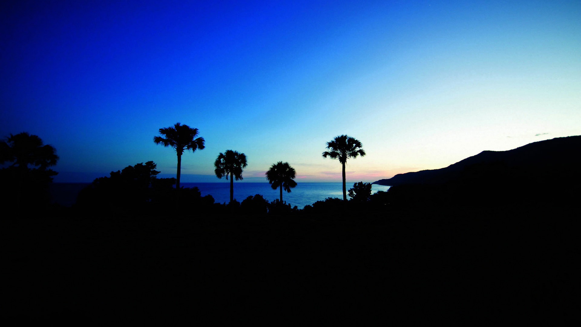 Рассвет над побережьем