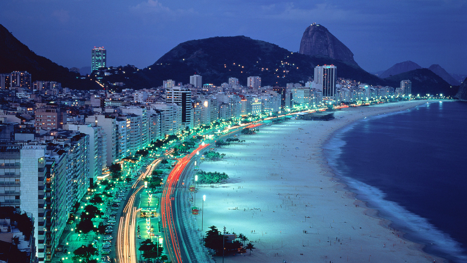 Ночной городской пляж в Бразилии
