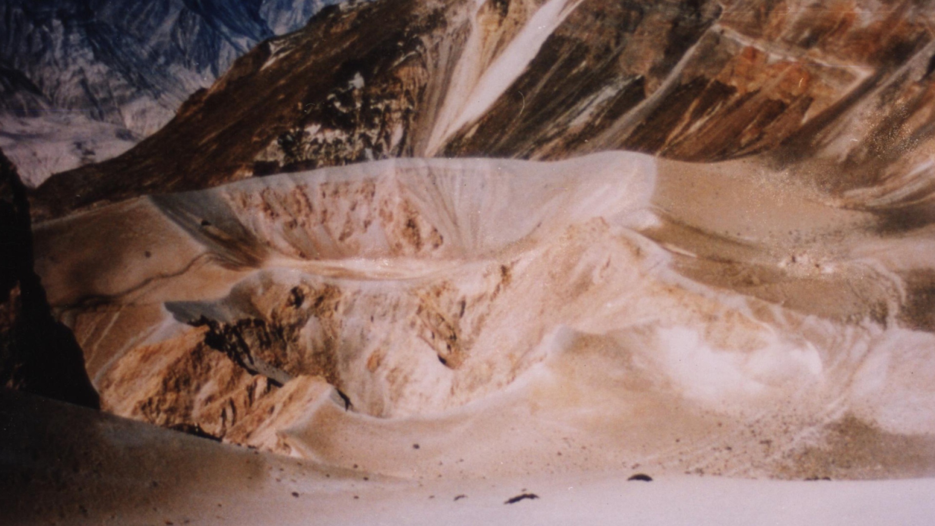 Извержения вулкана Эйяфьядлайёкюдль