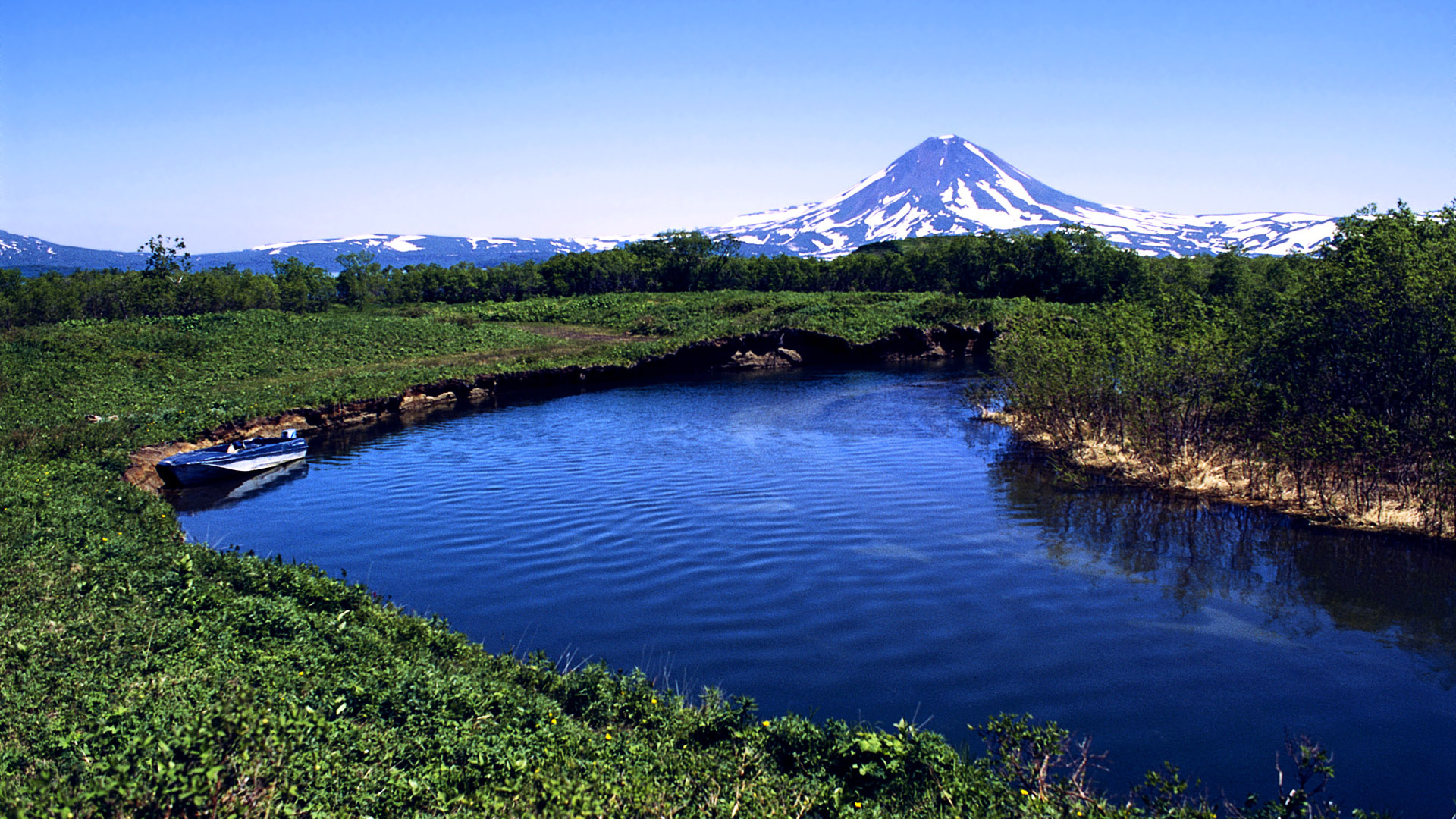 Река и горы