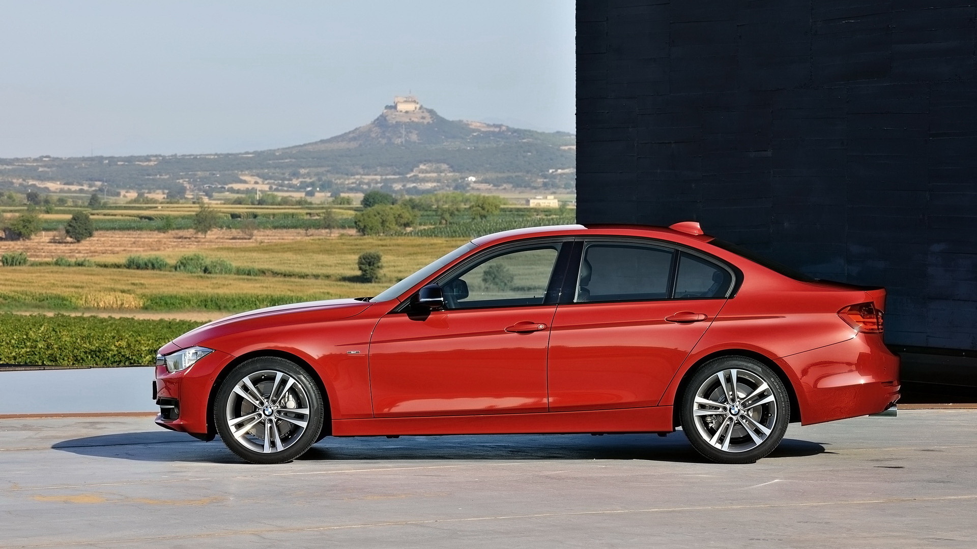 Красный BMW-3-Series-Sedan