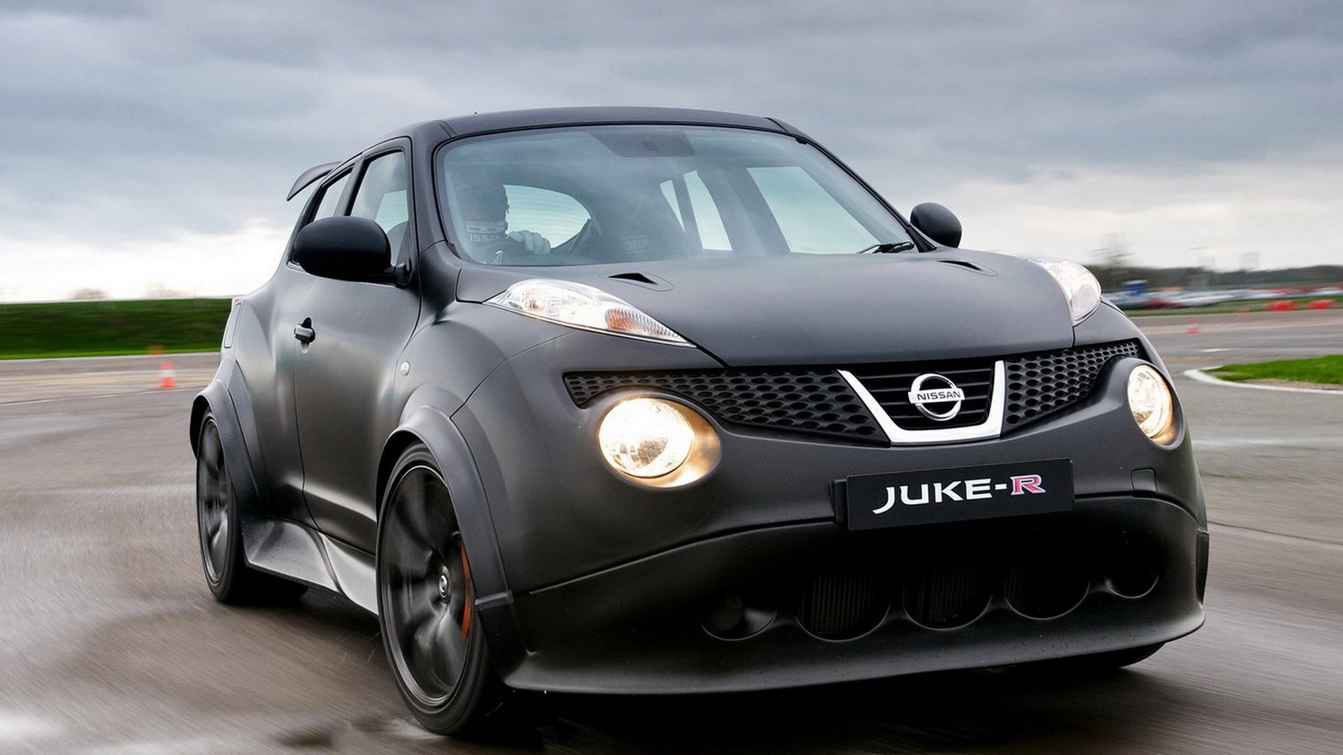 Nissan-Juke-R