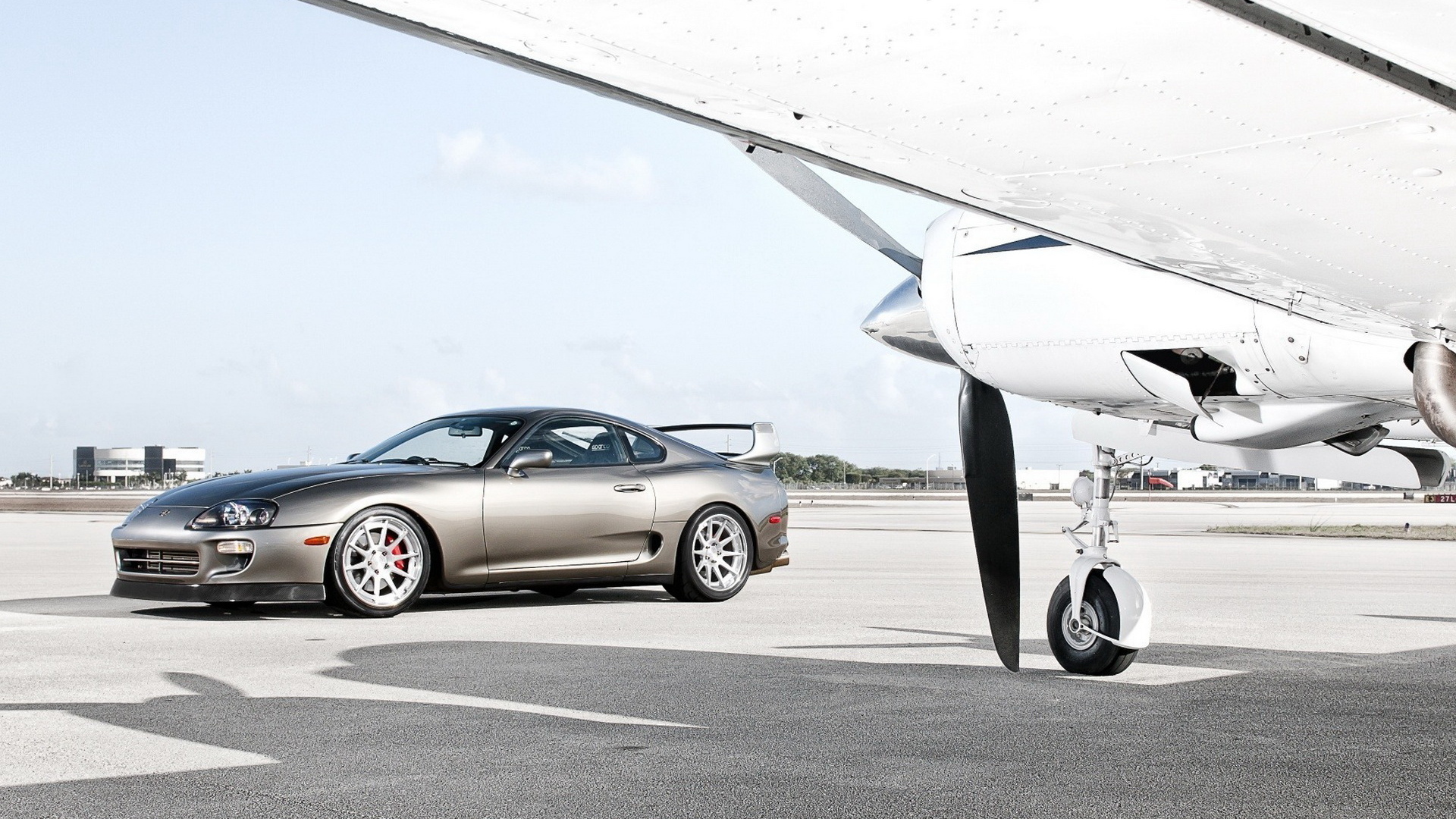 спортивная Toyota Supra