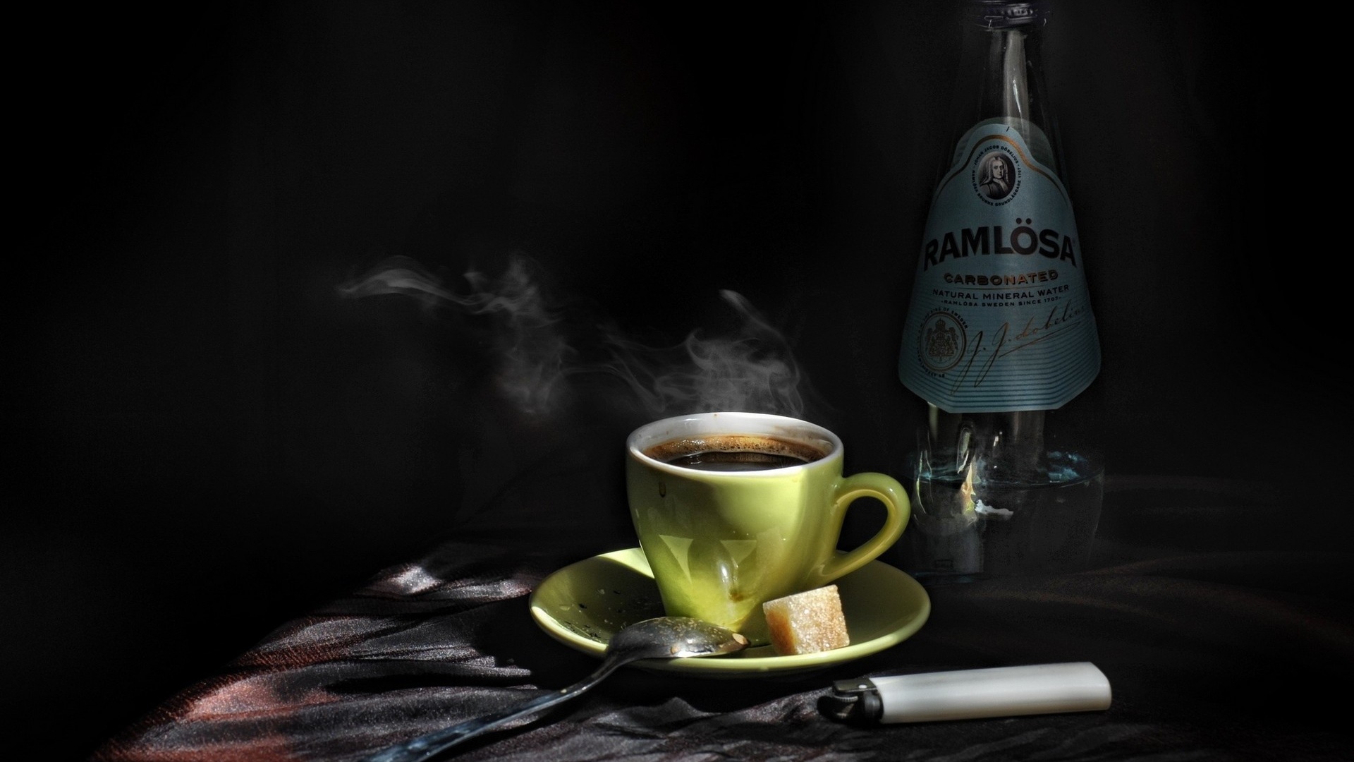 Кофе и минеральная вода