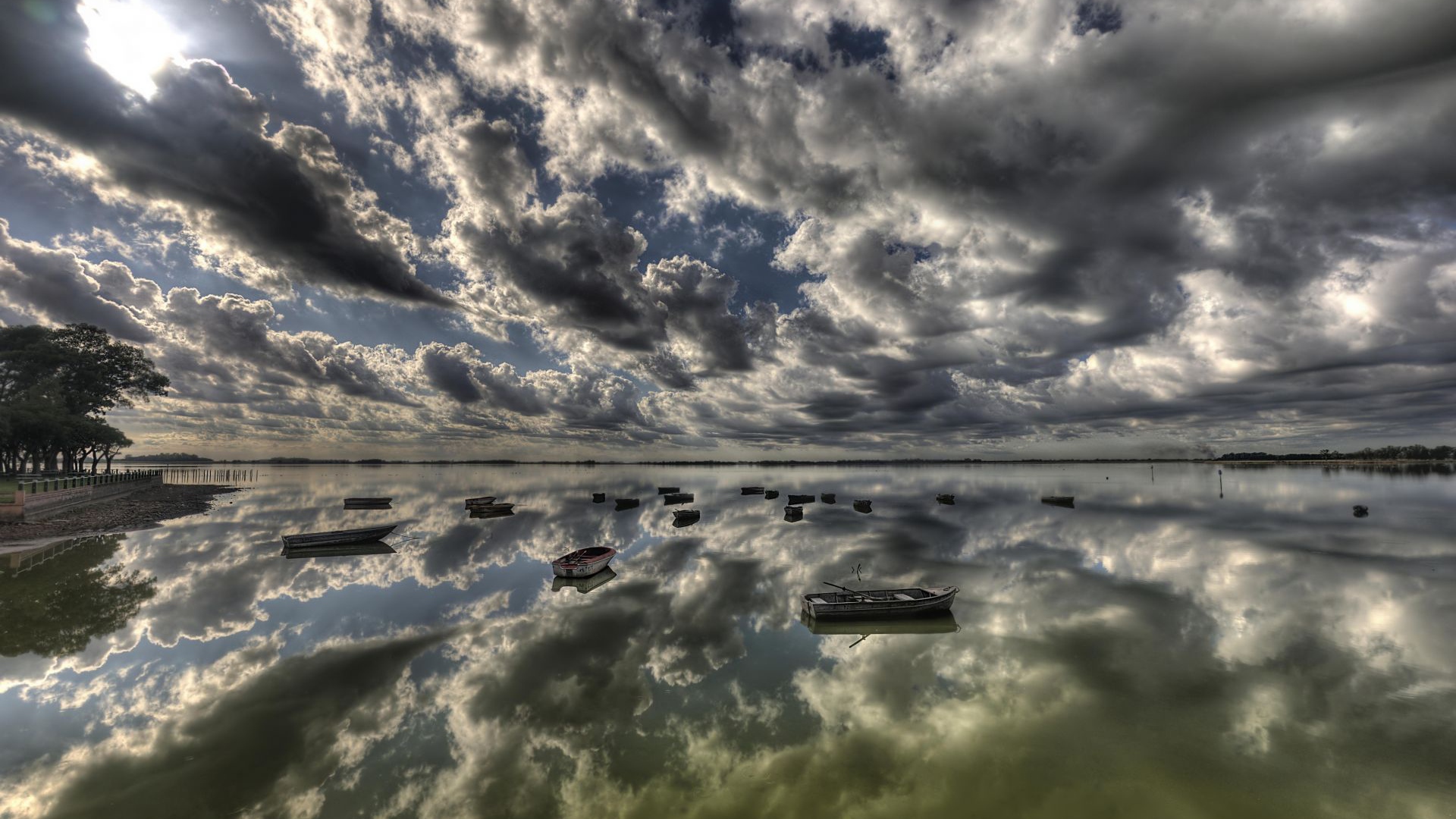 Отражение облаков