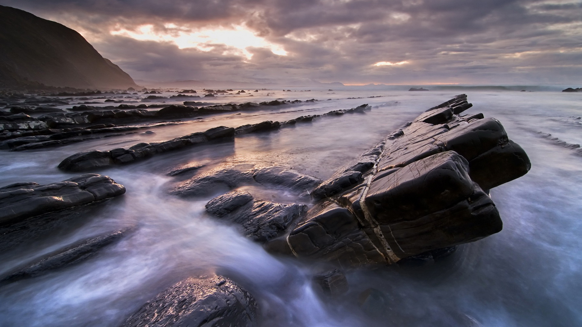 Прибрежные камни