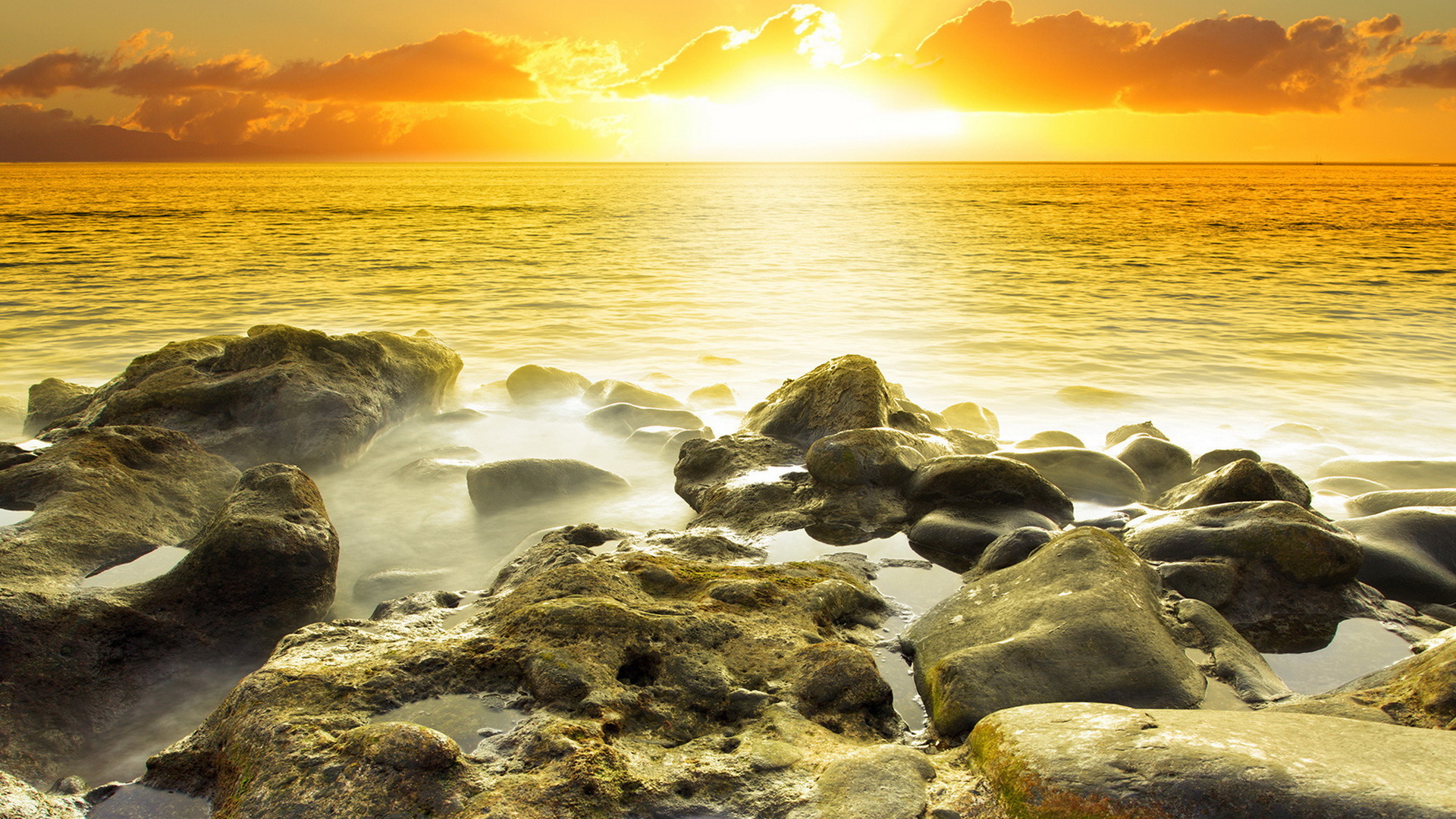 Прибрежные камни