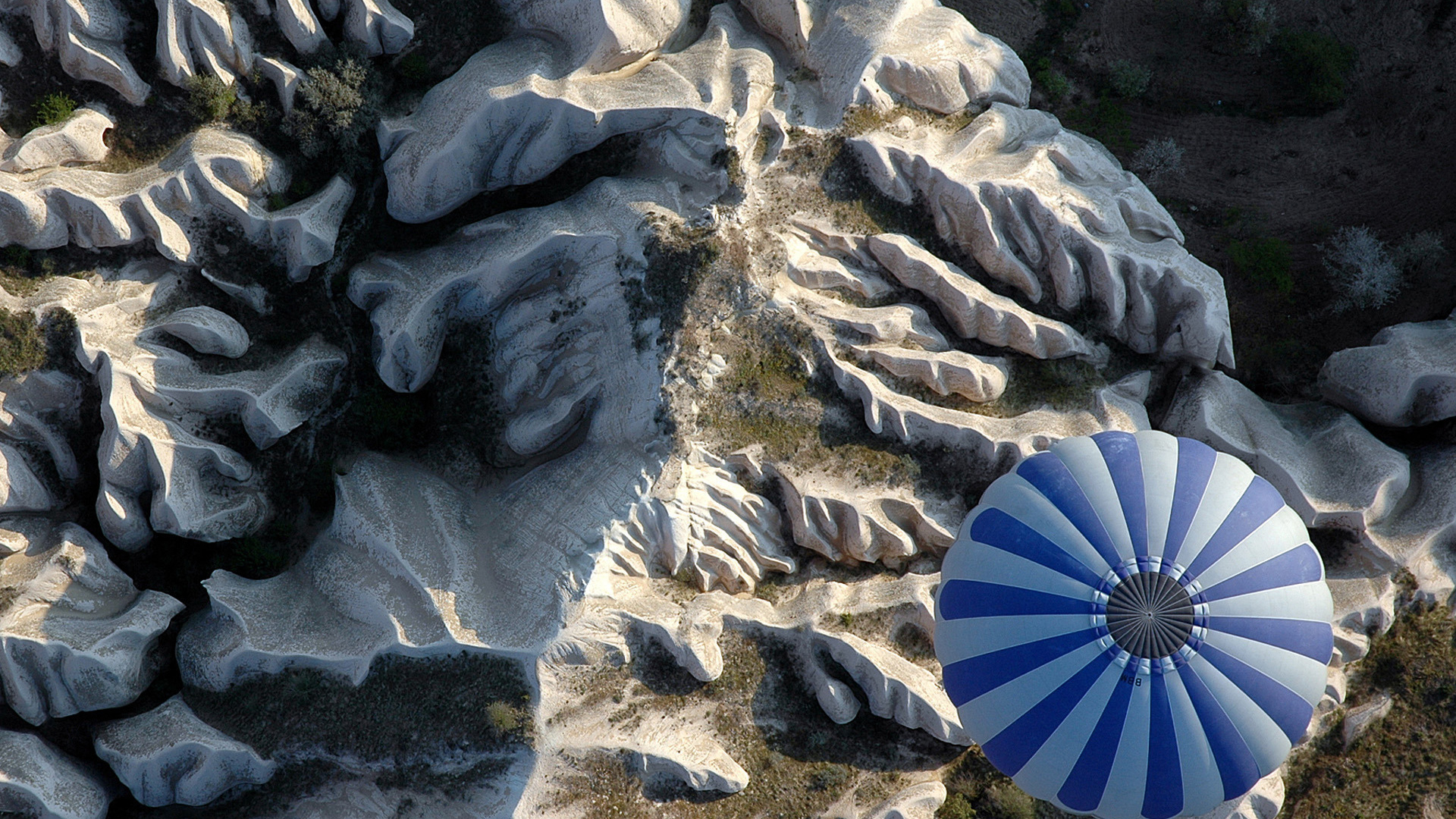 Горы и воздушный шар