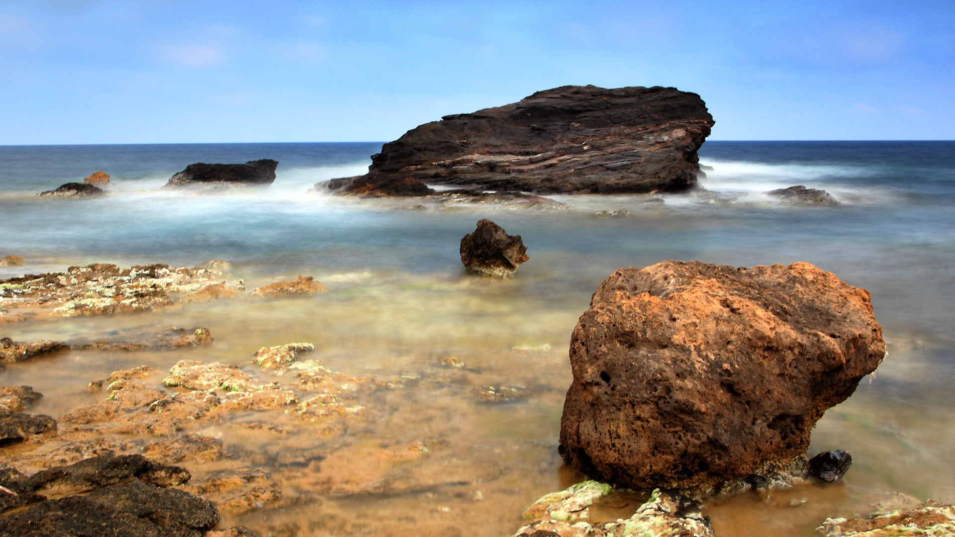 Камни над водой