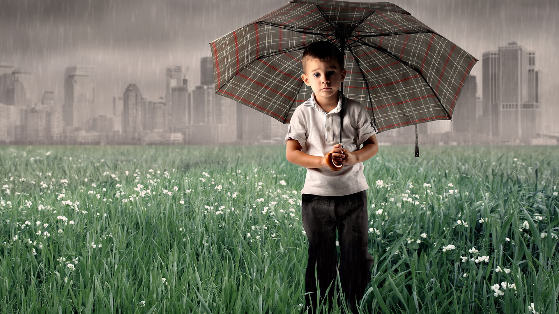 Мальчик под зонтом