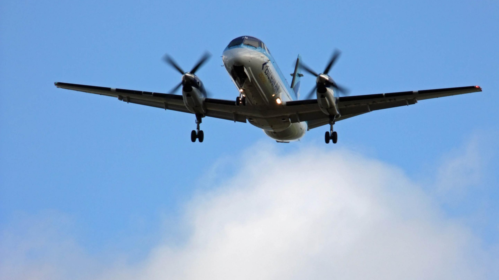 Самолет SAAB 2000