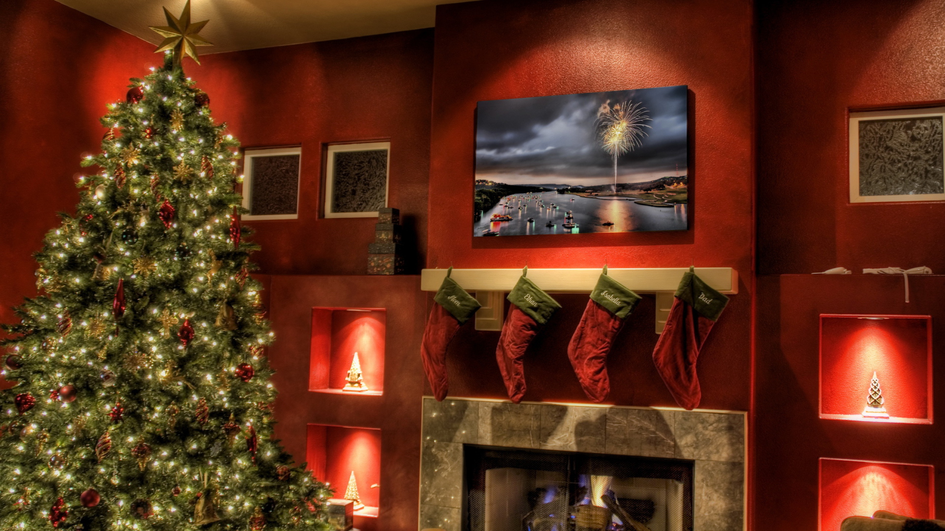 Елка у камина