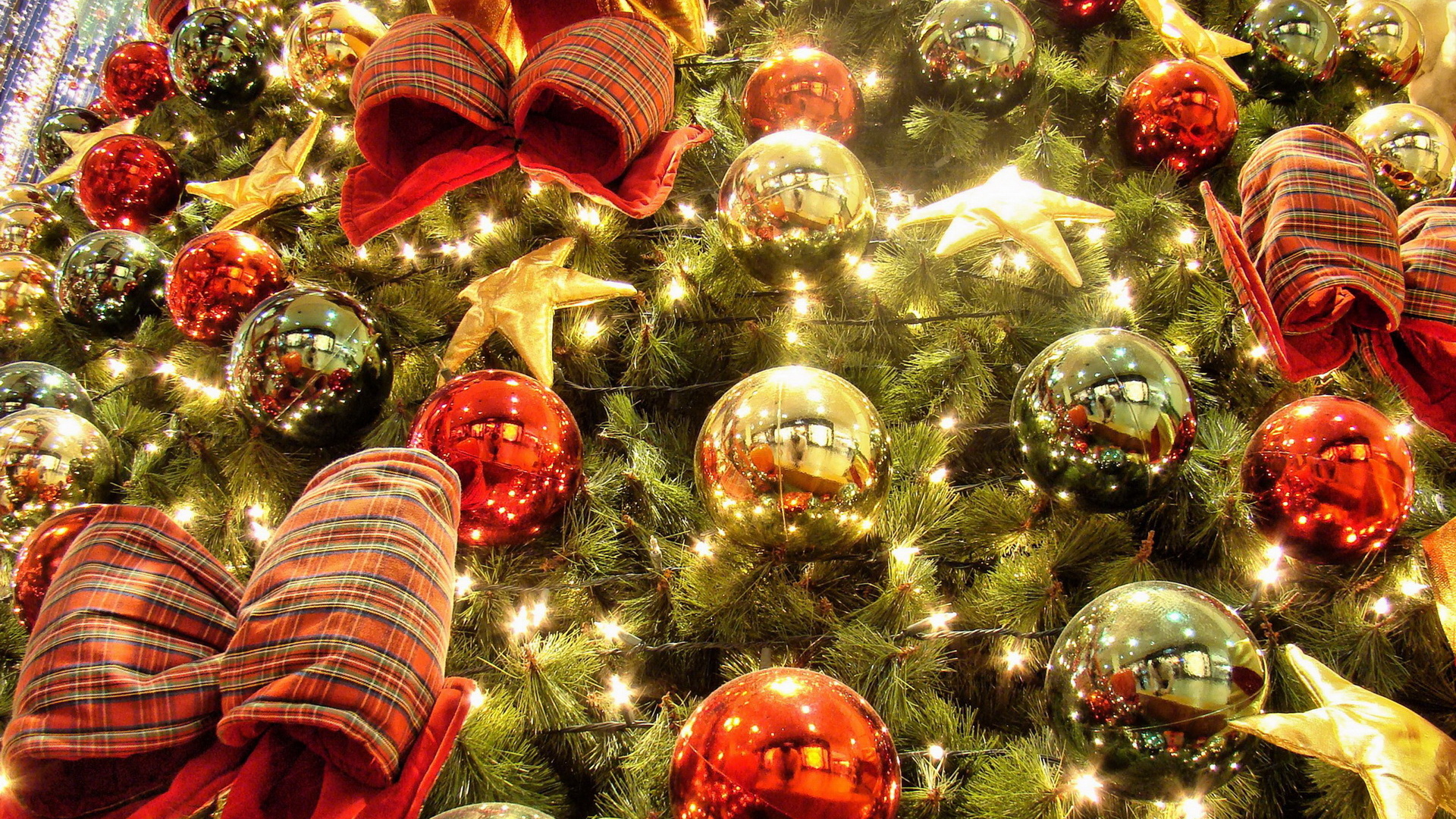 Украшенная елка