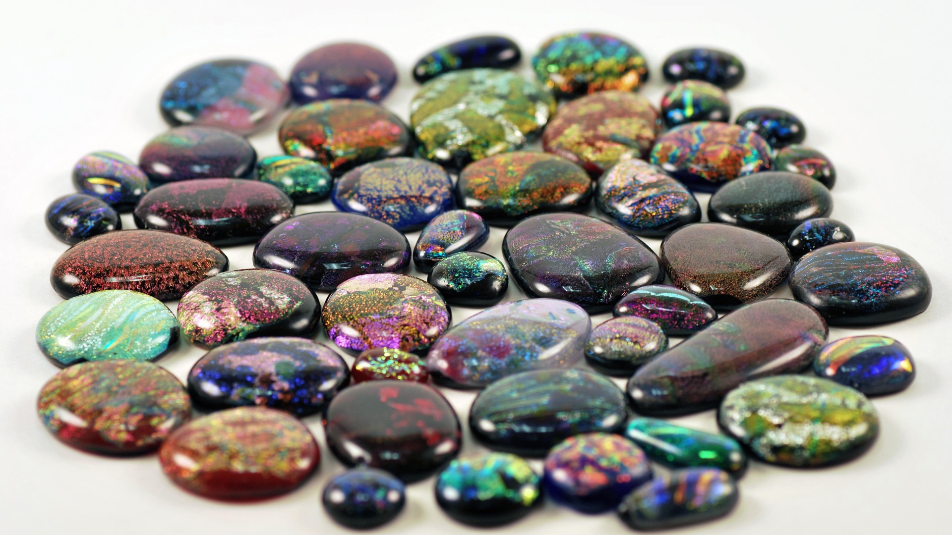 Перламутровые камни