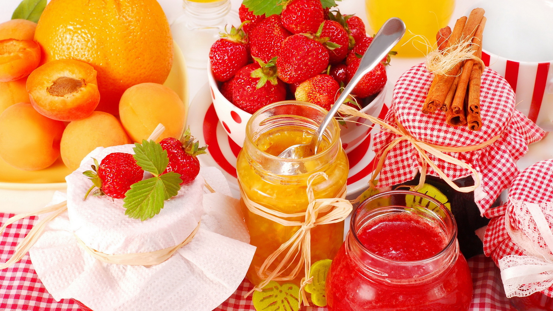 Фрукты и варенье