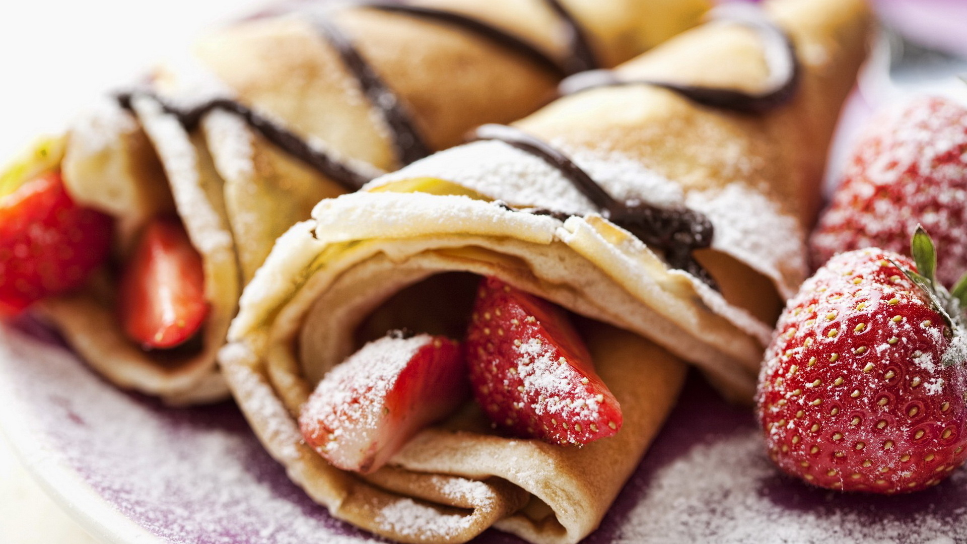 Блинчики с клубникой