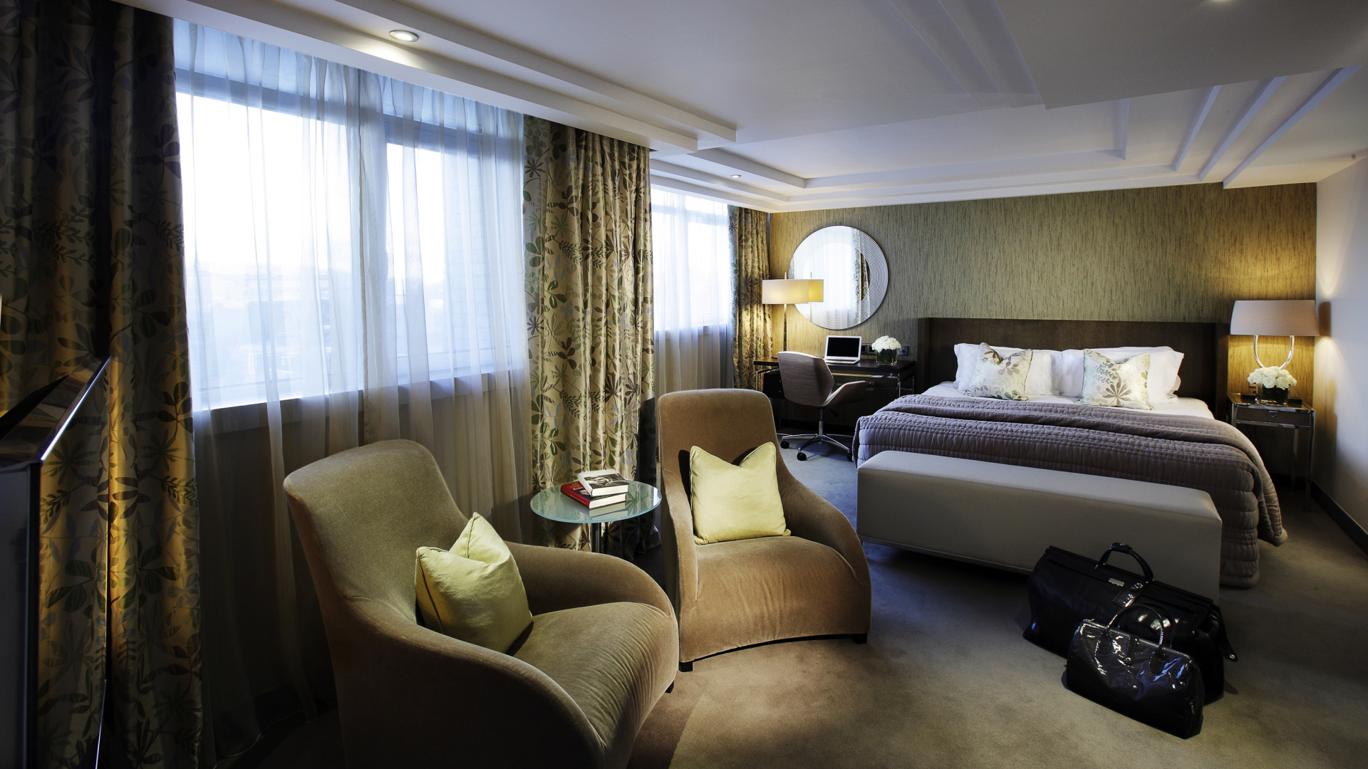 Бежевый интерьер спальни