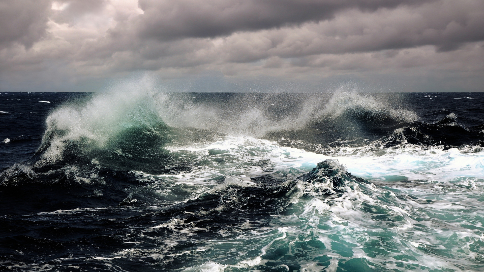 Неспокойное море