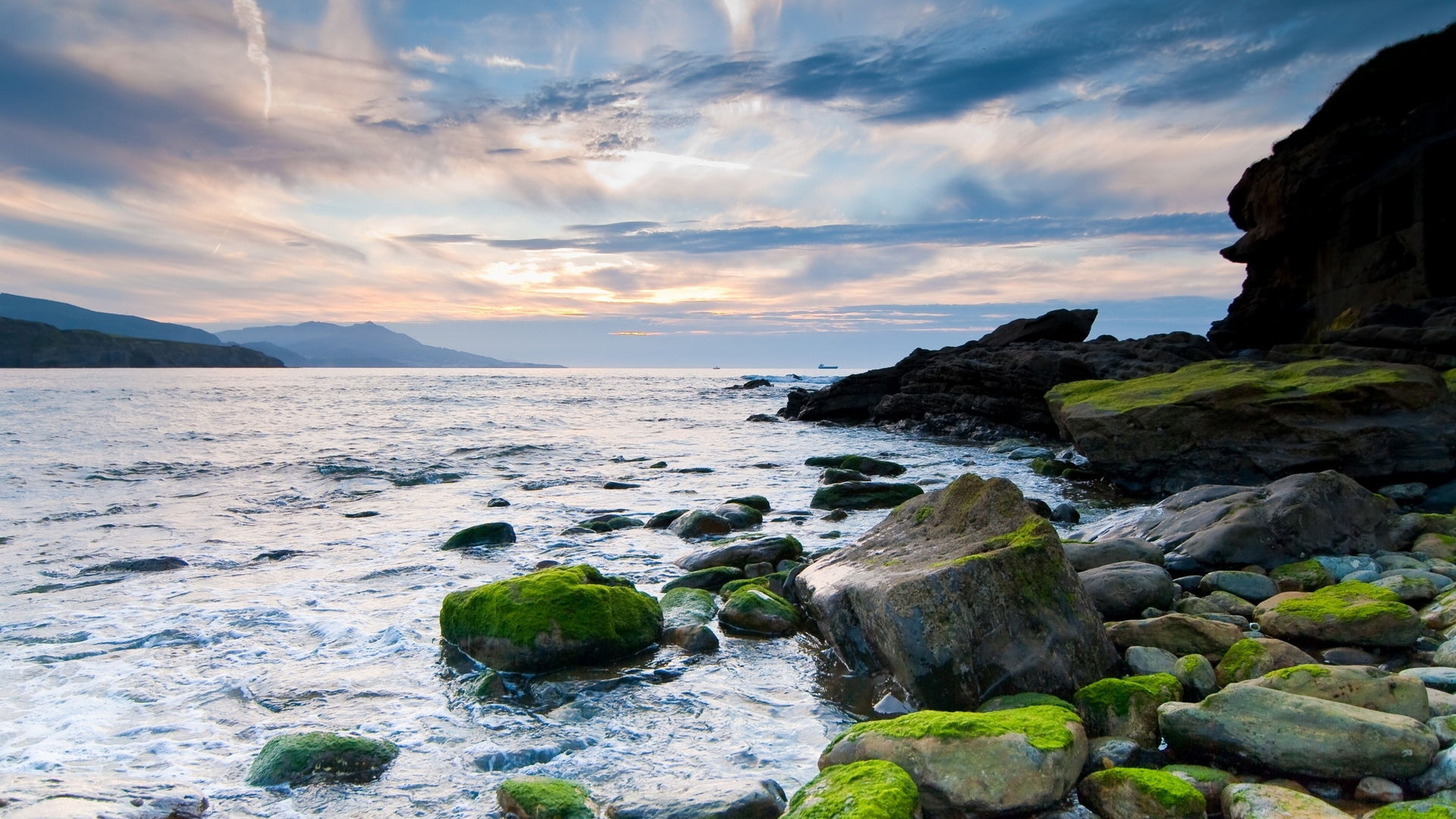 Каменный берег