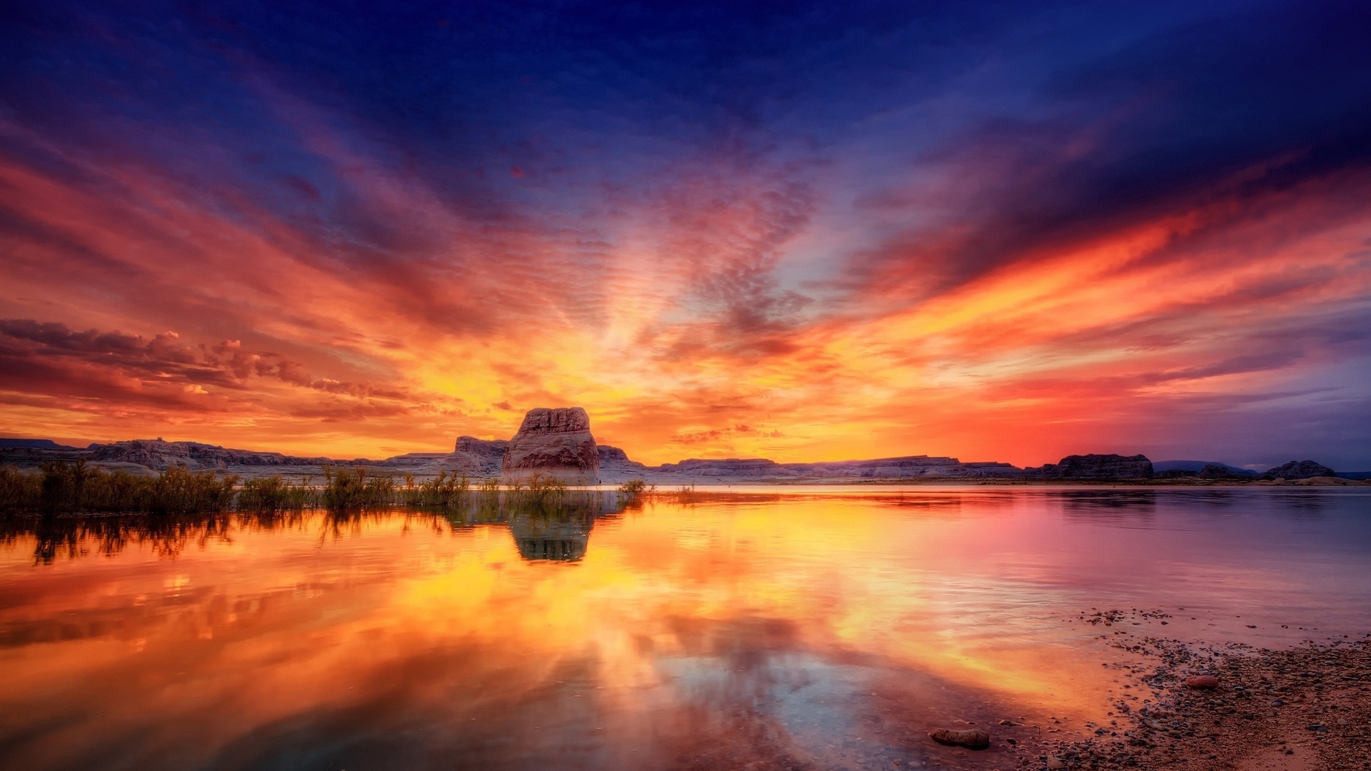 Закат на озере