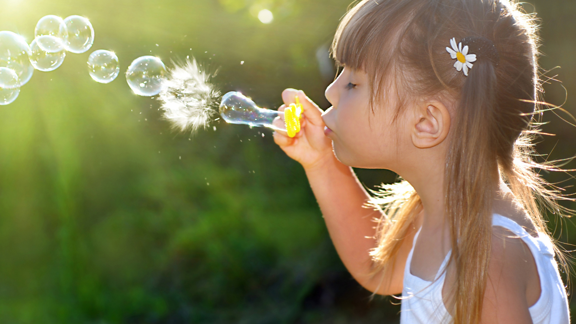 Девочка и мыльные пузыри