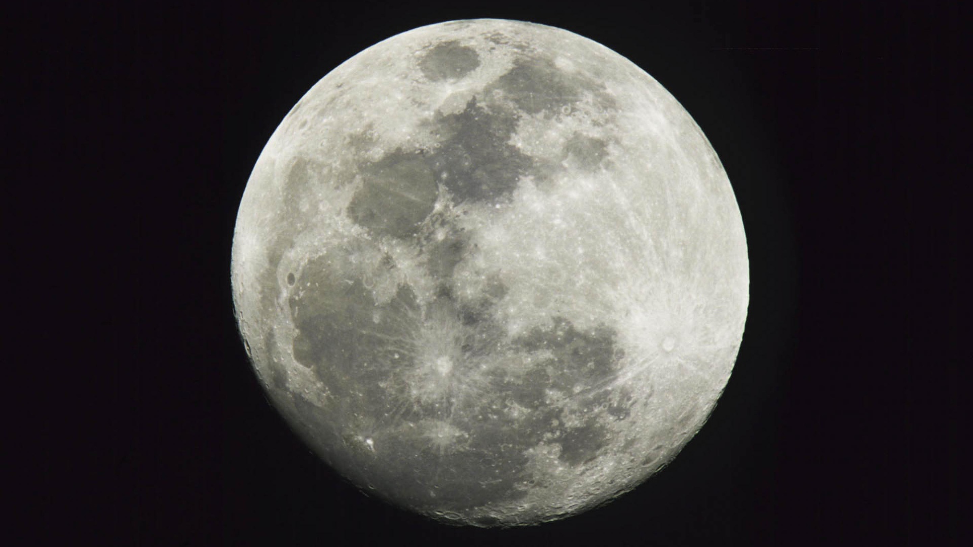 Полная Луна с Земли