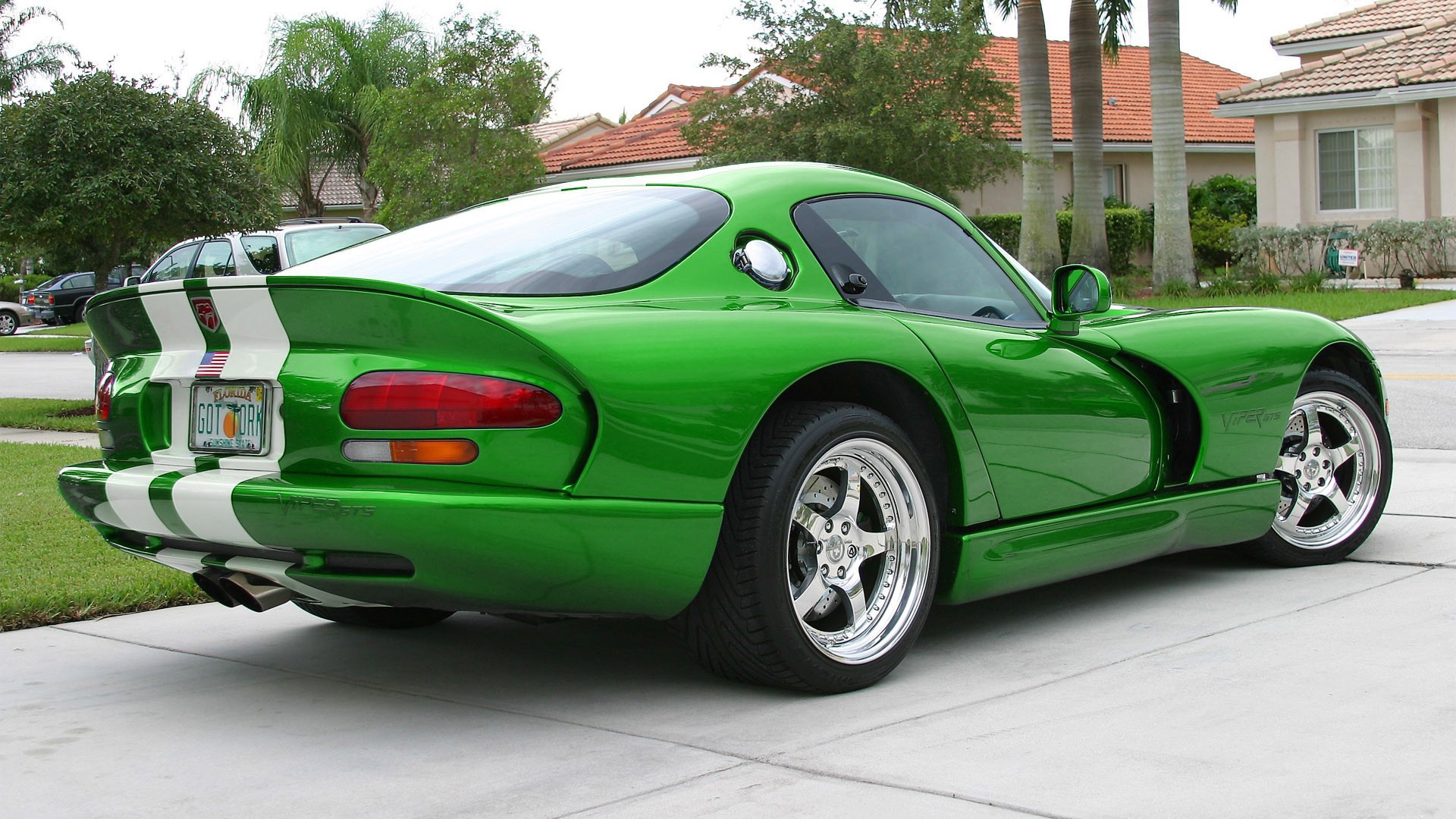 Зеленый Dodge Viper