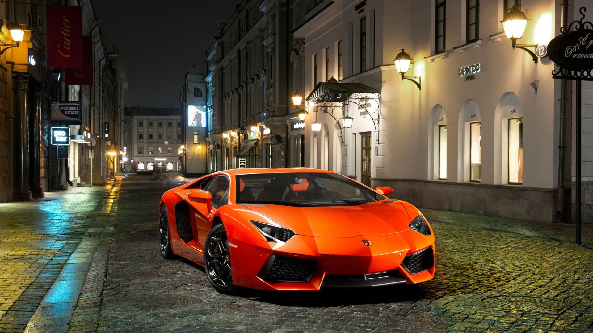 Lamborghini Aventador в городе
