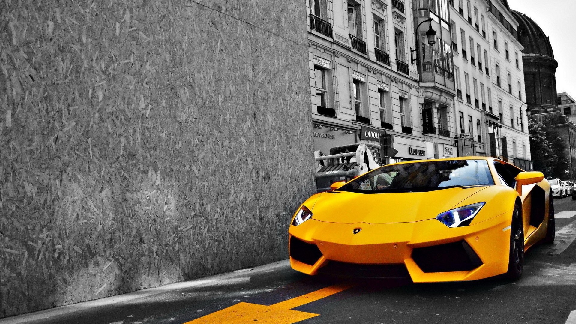 Желтый Lamborghini Aventador