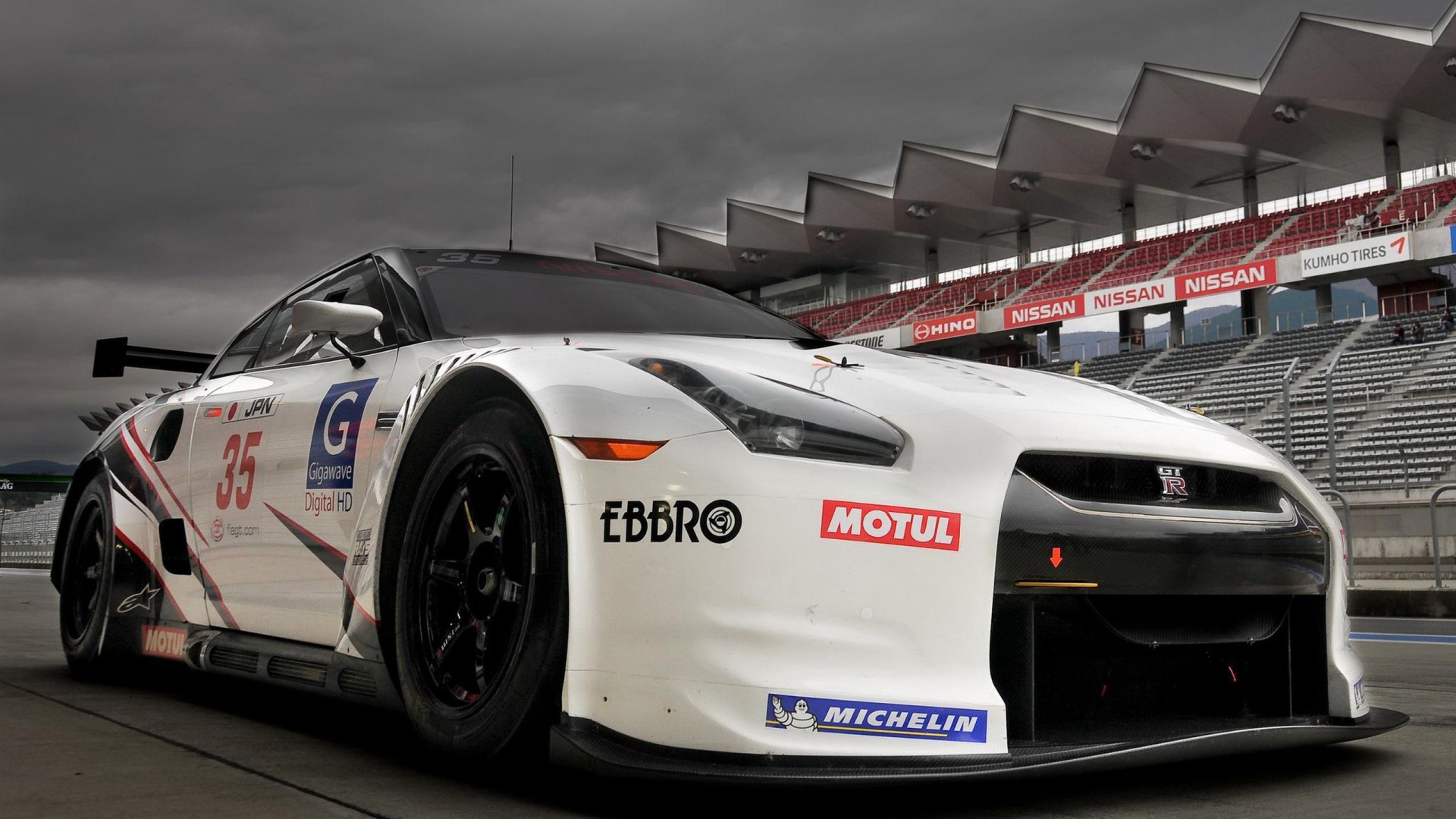 Автомобиль Нисан GTR