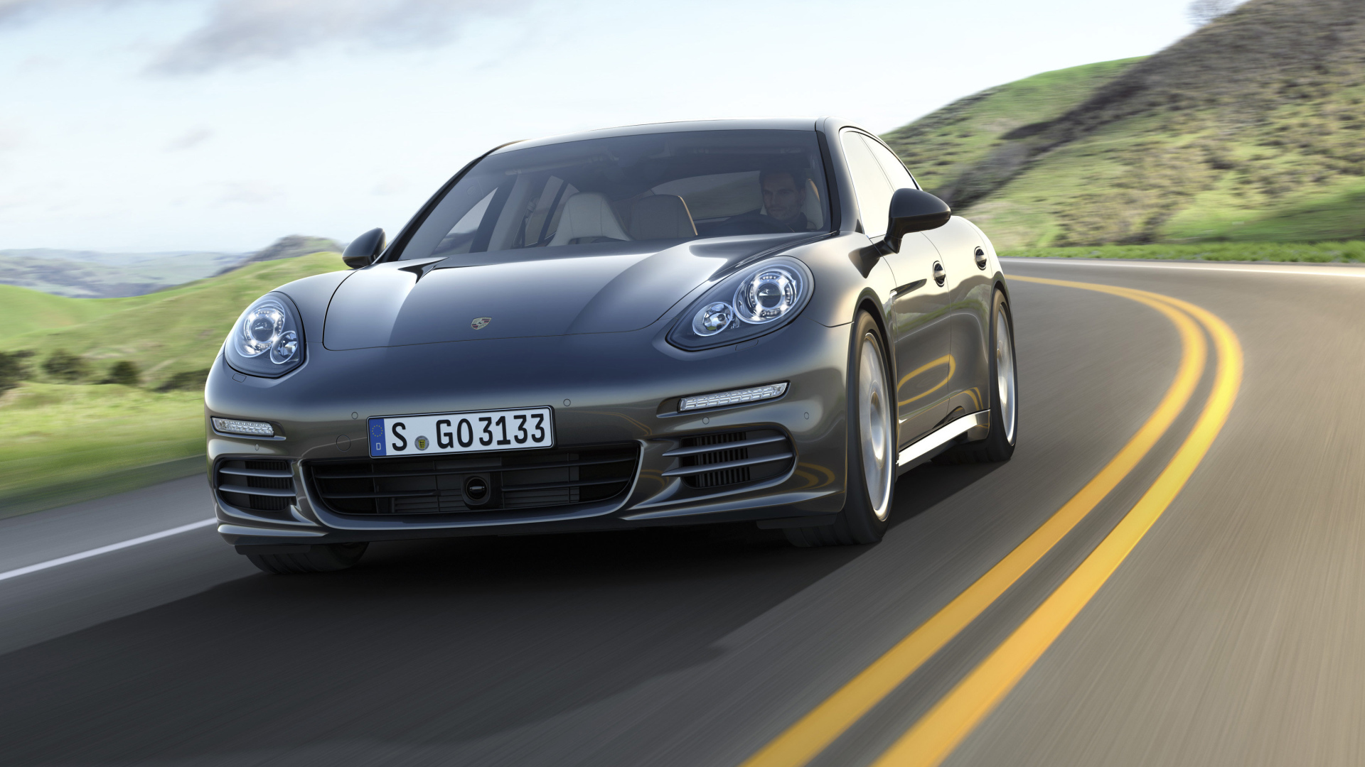 Porsche Panamera Turbo S 2014 на шоссе