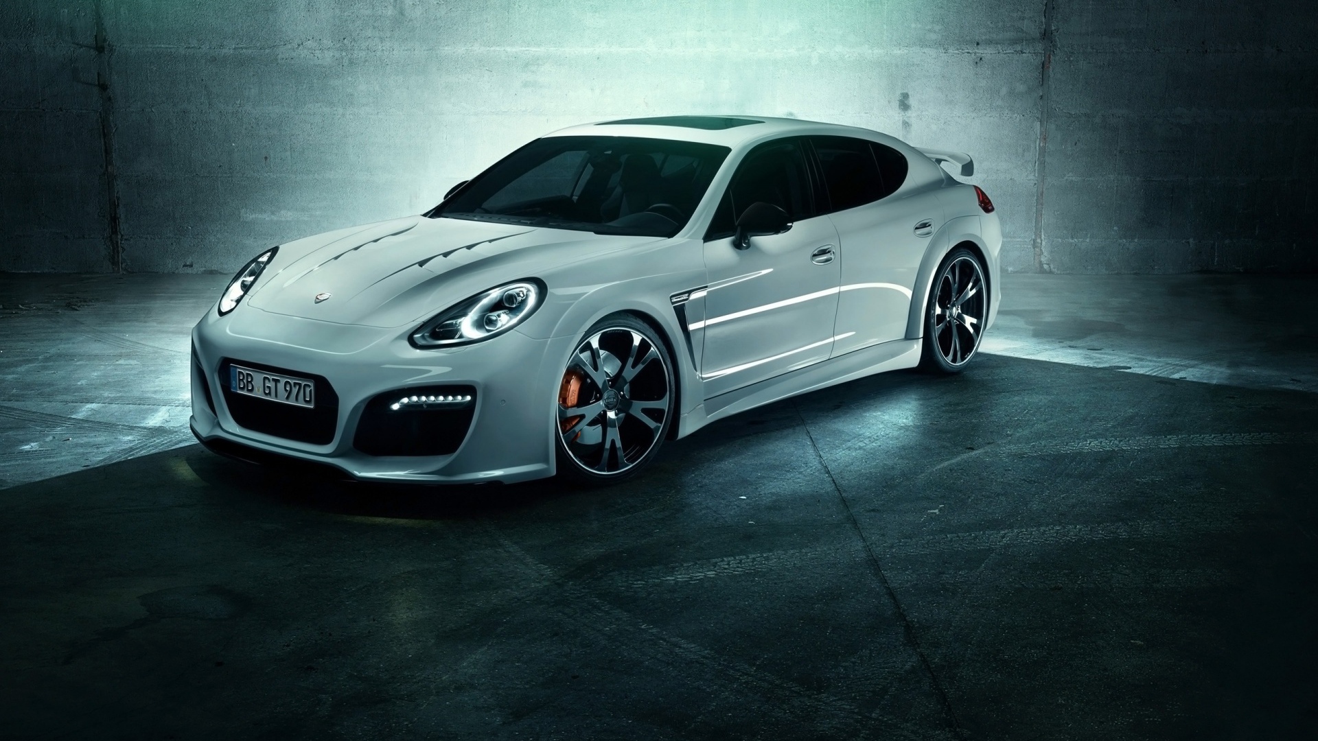 Белый Porsche Panamera Turbo S 2014
