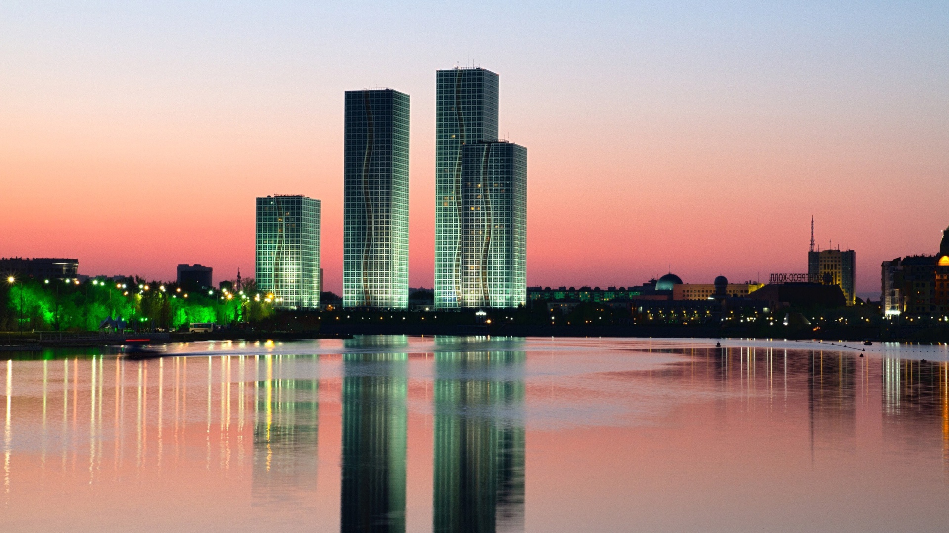 Небоскребы у воды