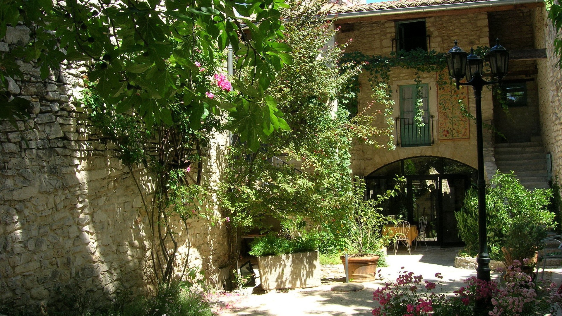 Французский городской двор