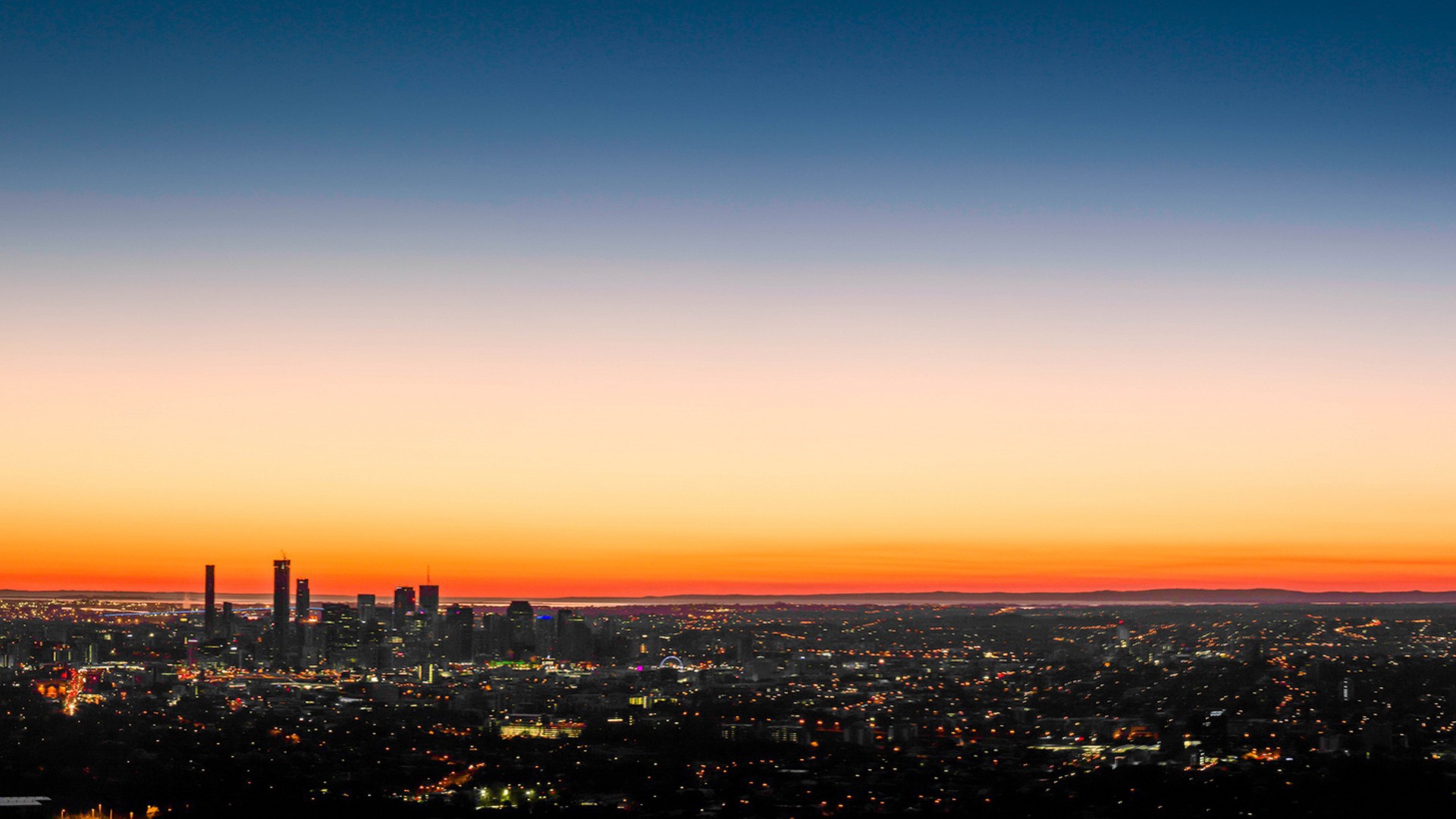 Городской пейзаж на закате