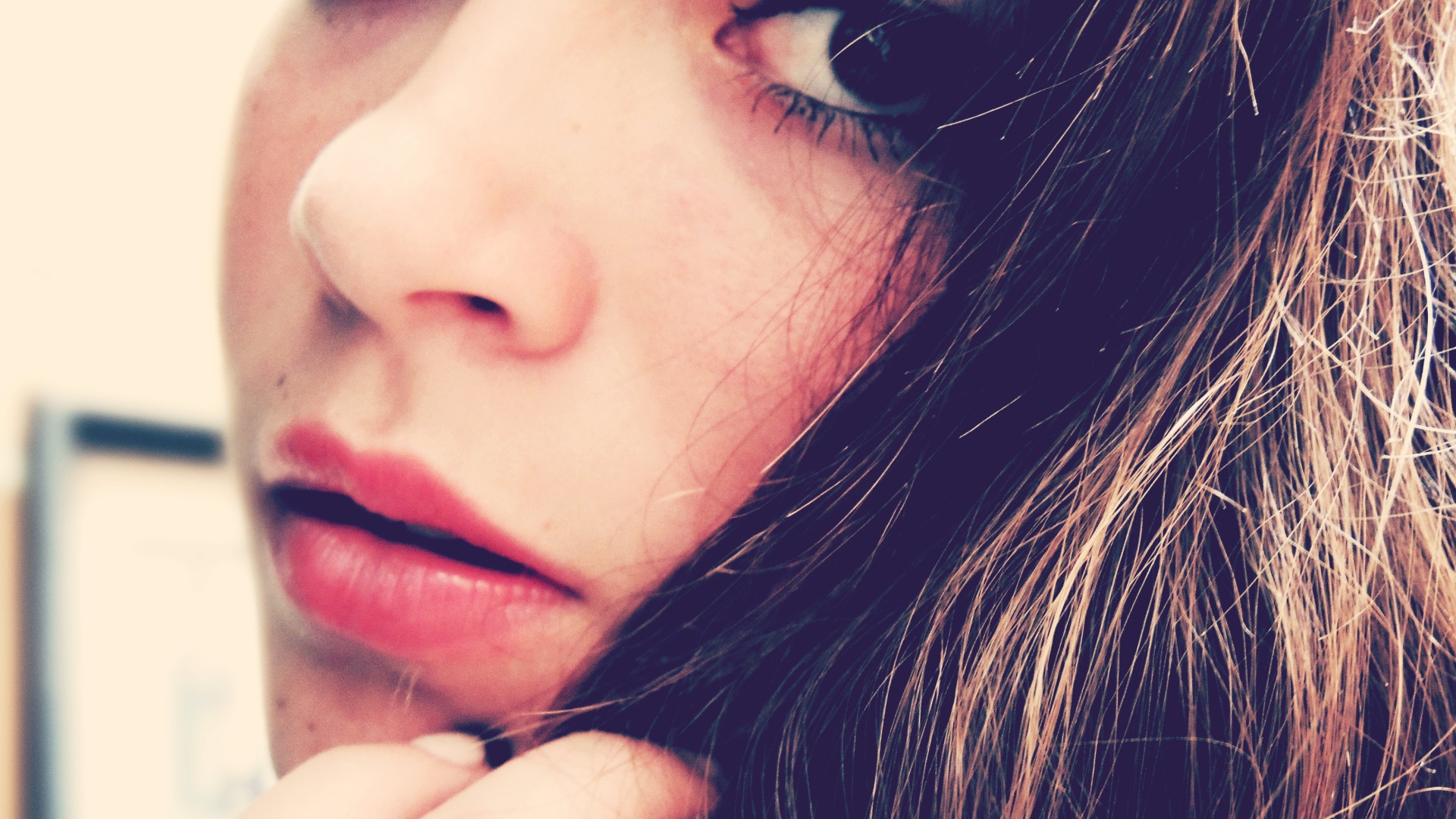 Взгляд брюнетки