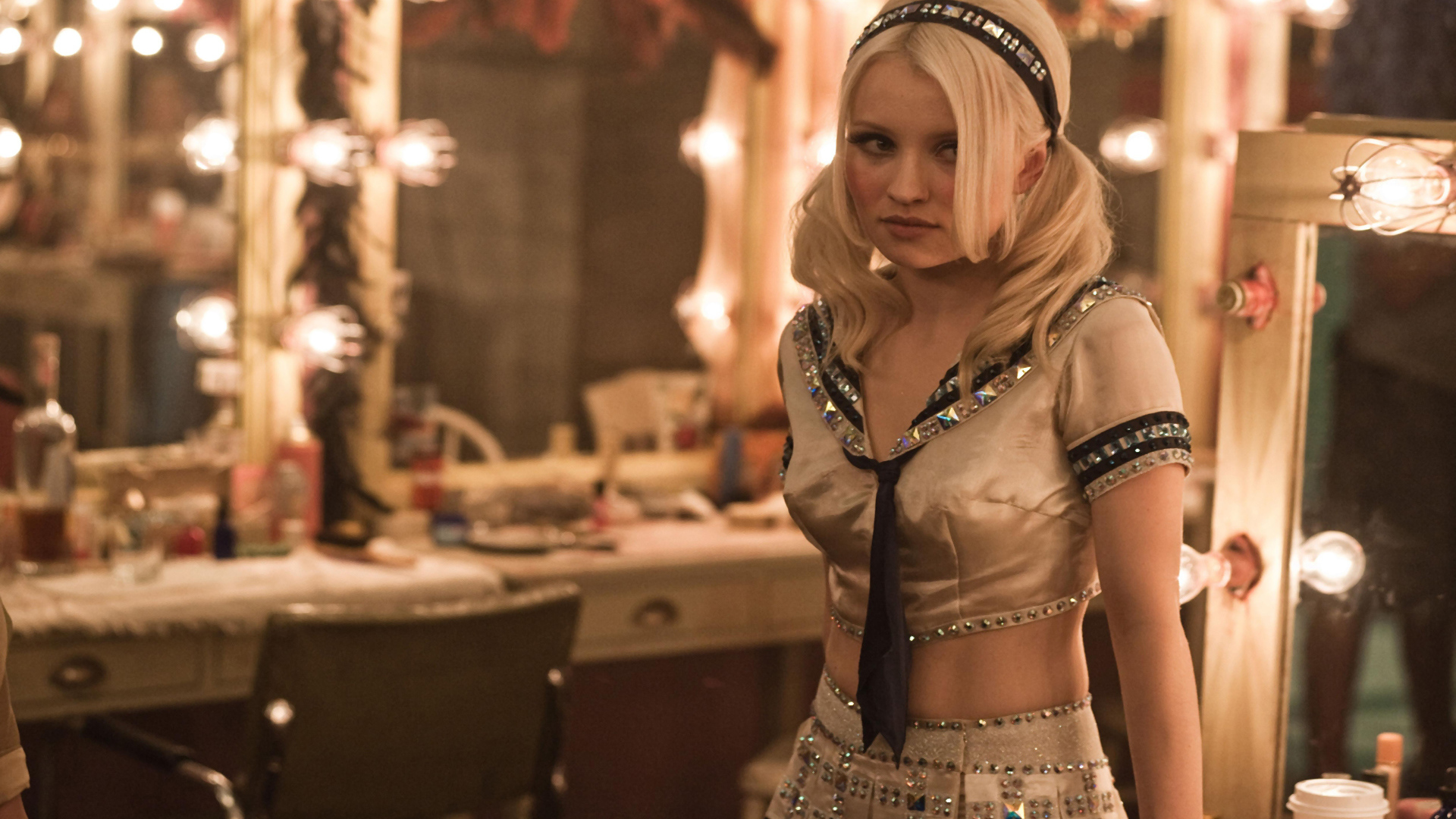 Девушка в коричневом тоне