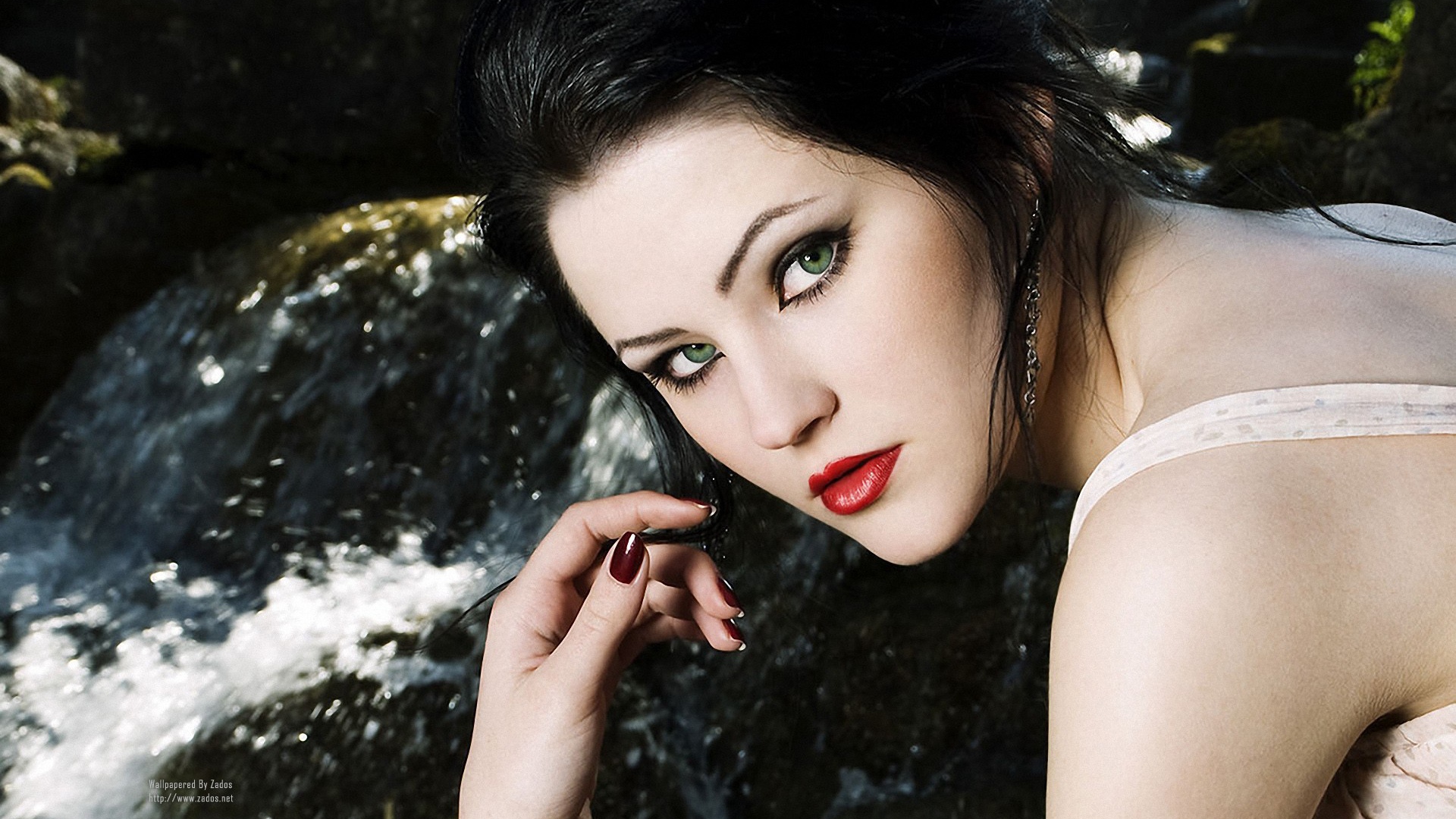 Брюнетка Пенелопа