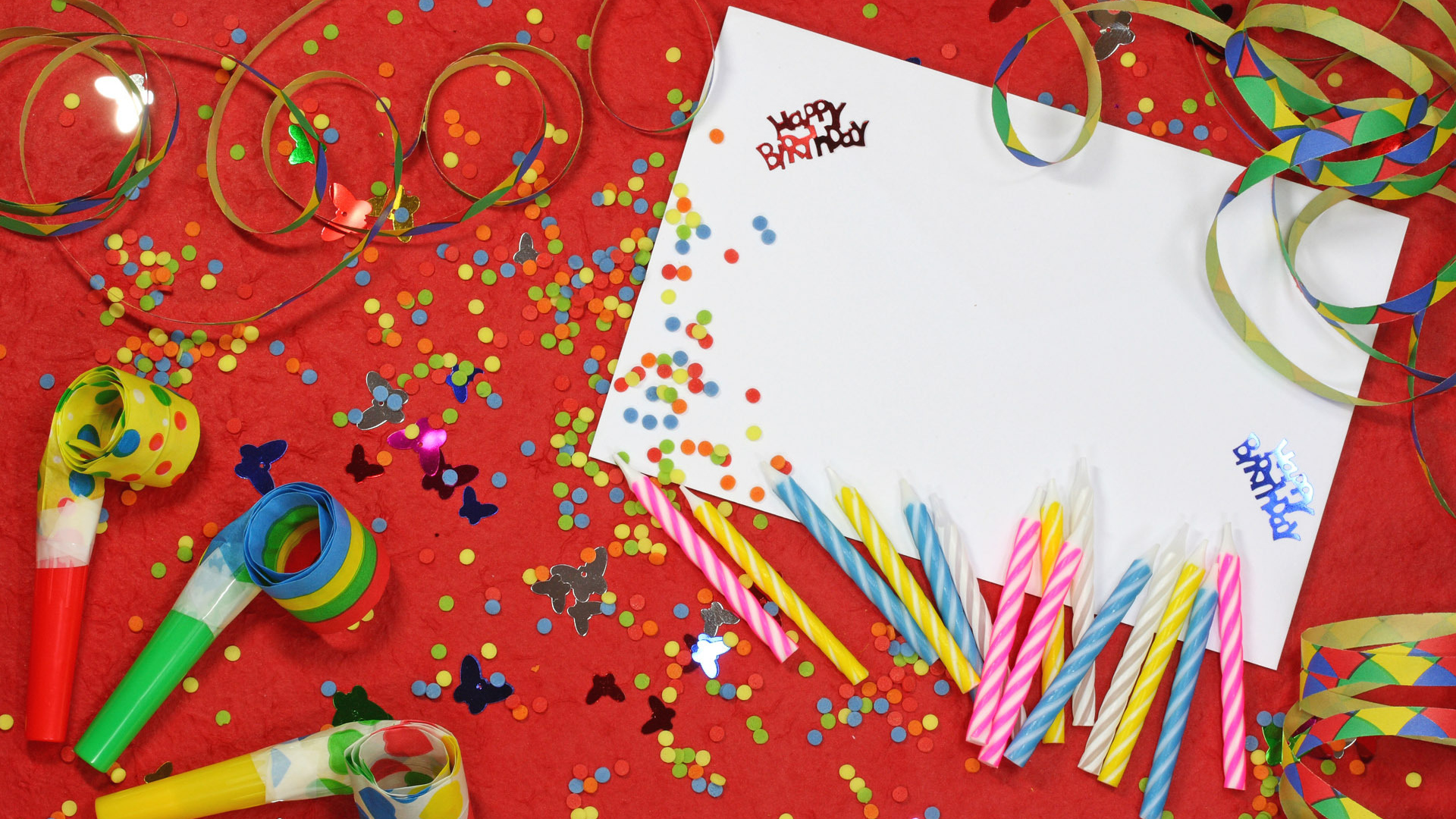 Конверт с поздравительной открыткой на день рождения