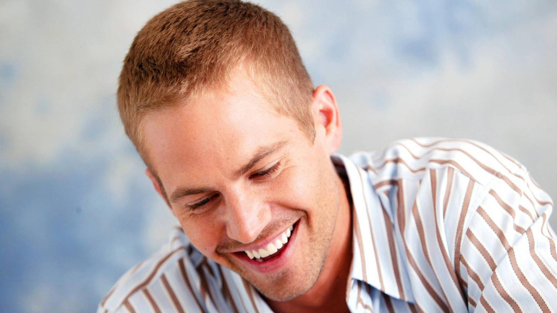  Пол Уокер с красивой улыбкой