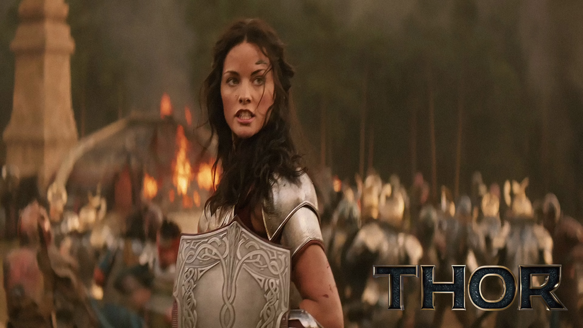 Тор темного мира: красивая девушка в доспехах