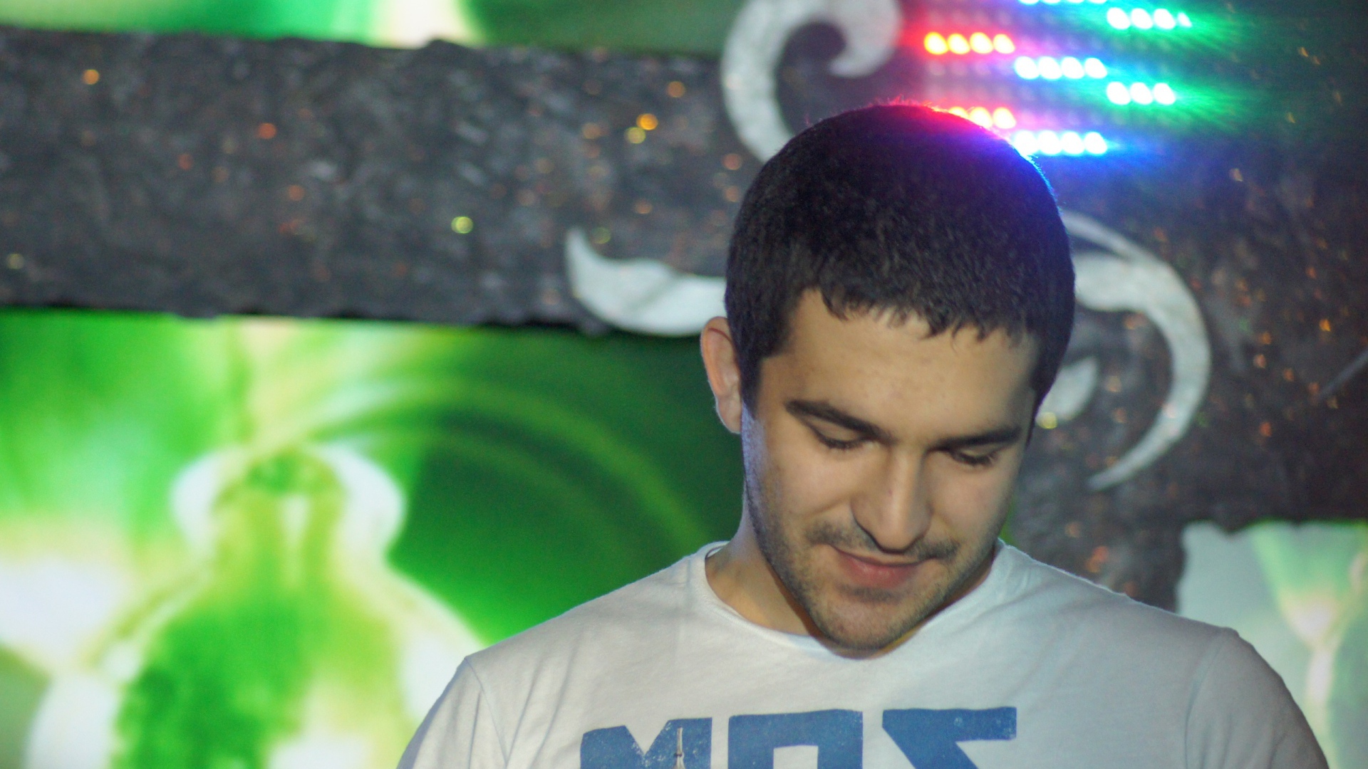 Bahh Tee исполняют песню Крылья