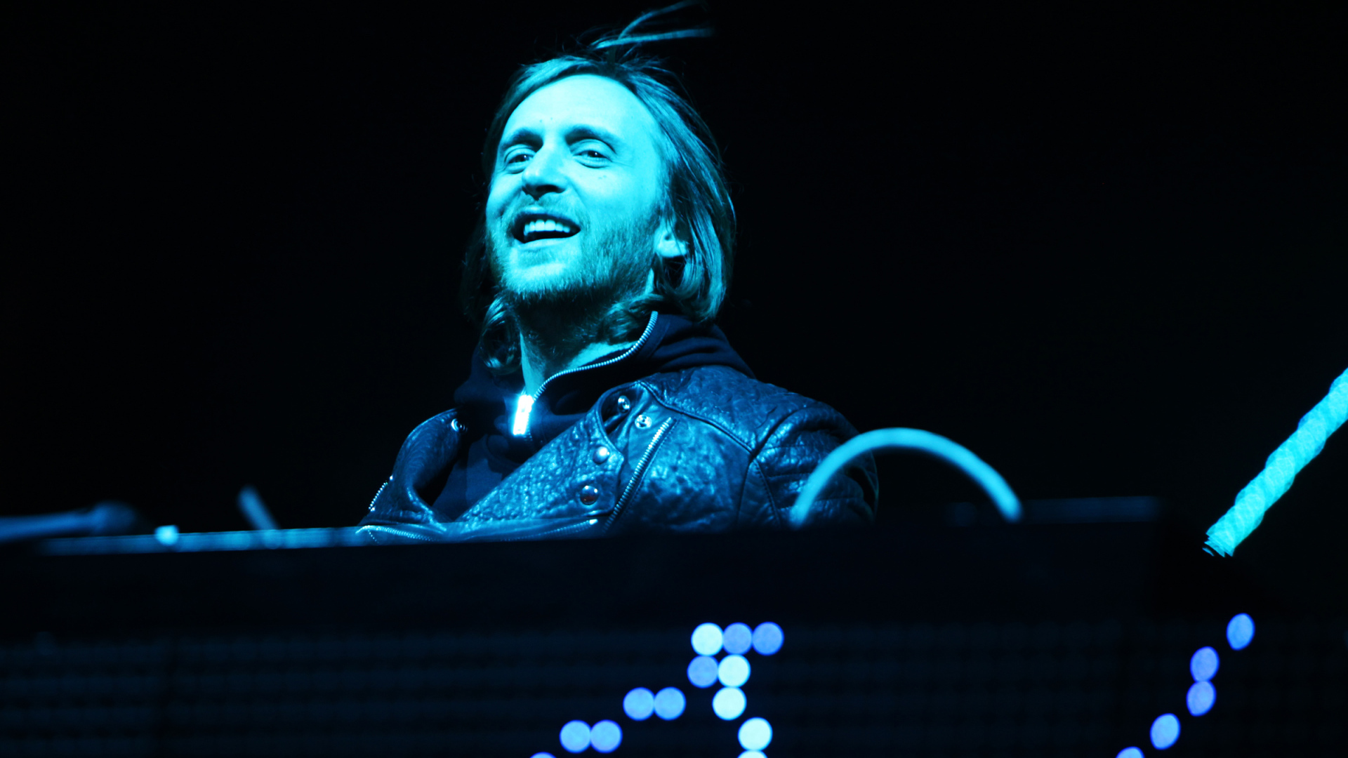 David Guetta смеется