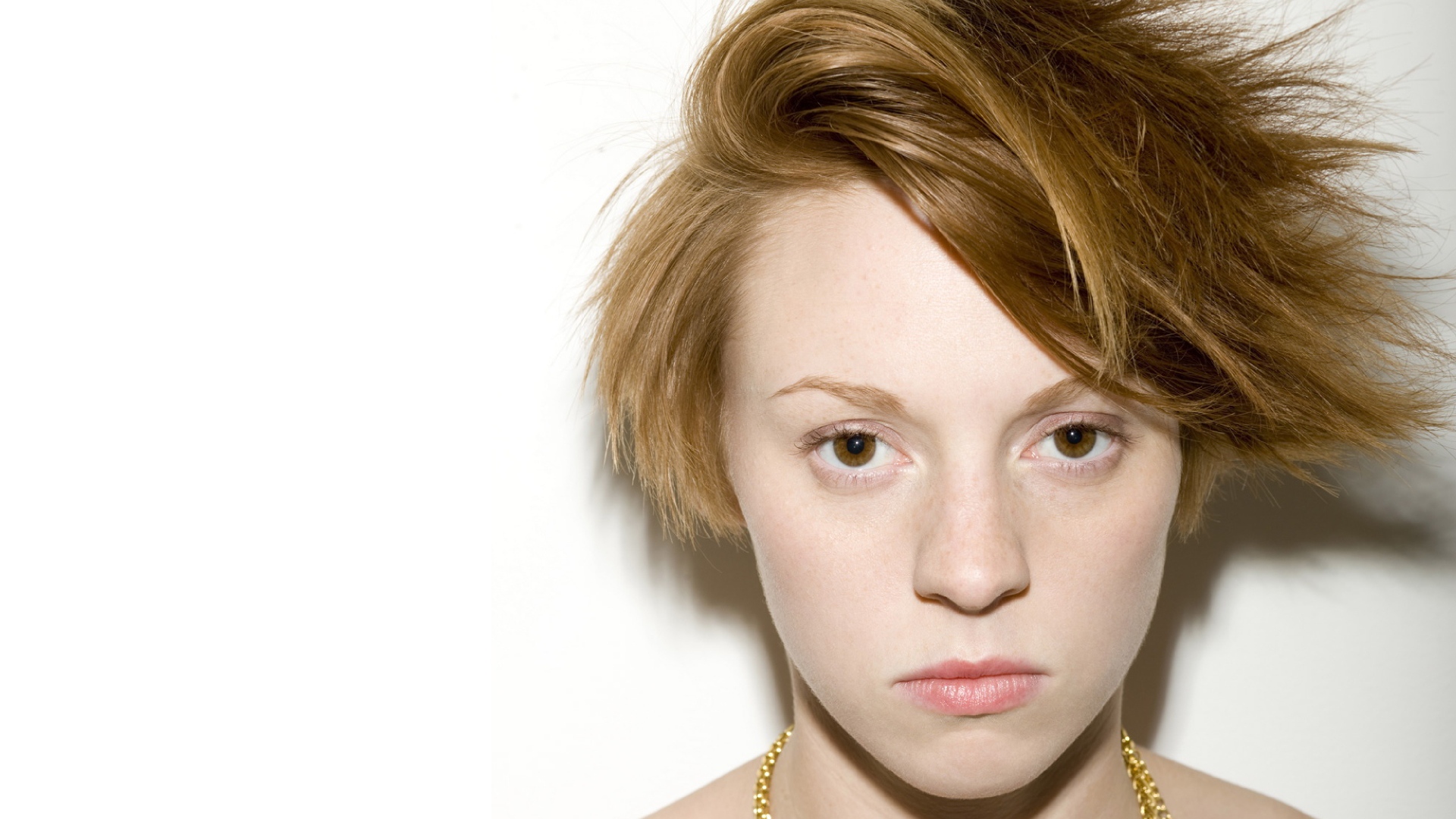 La Roux в сумасшедшей прическе