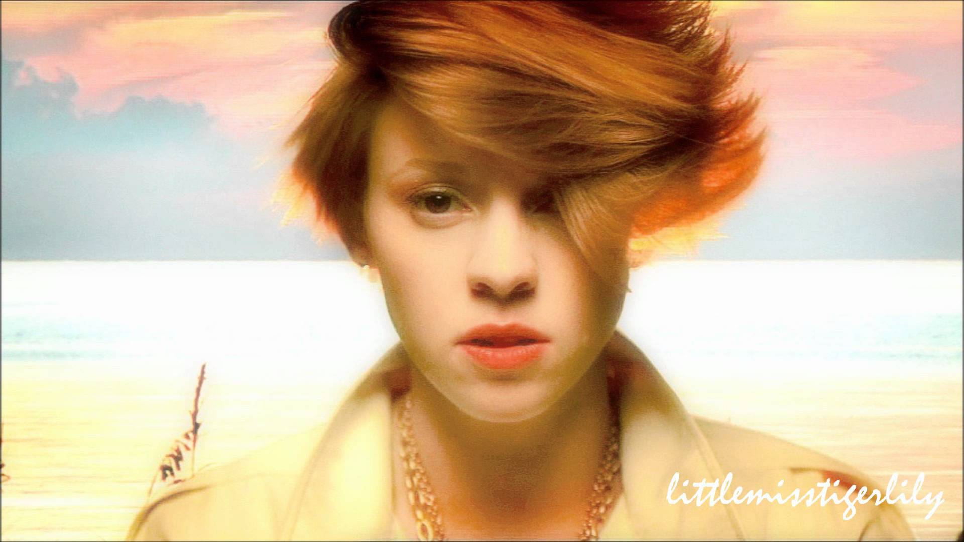 La Roux, недалеко от Солнечного озера