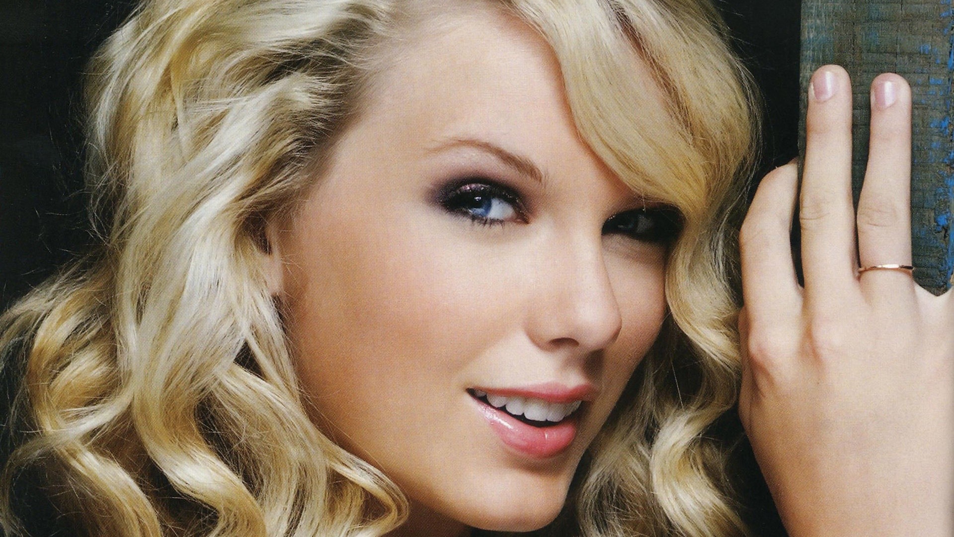 Taylor Swift красивая блондинка