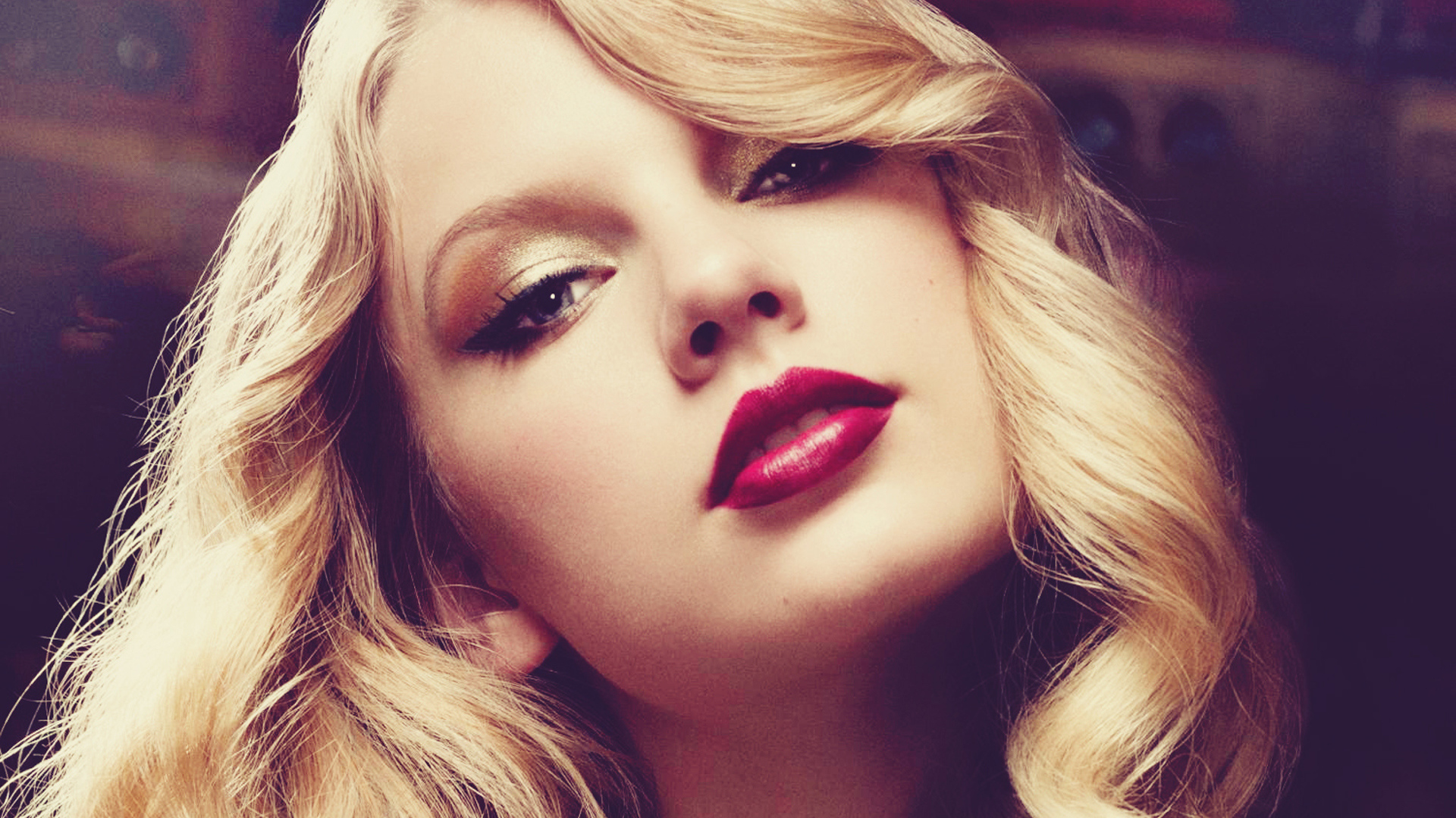 Taylor Swift красная помада